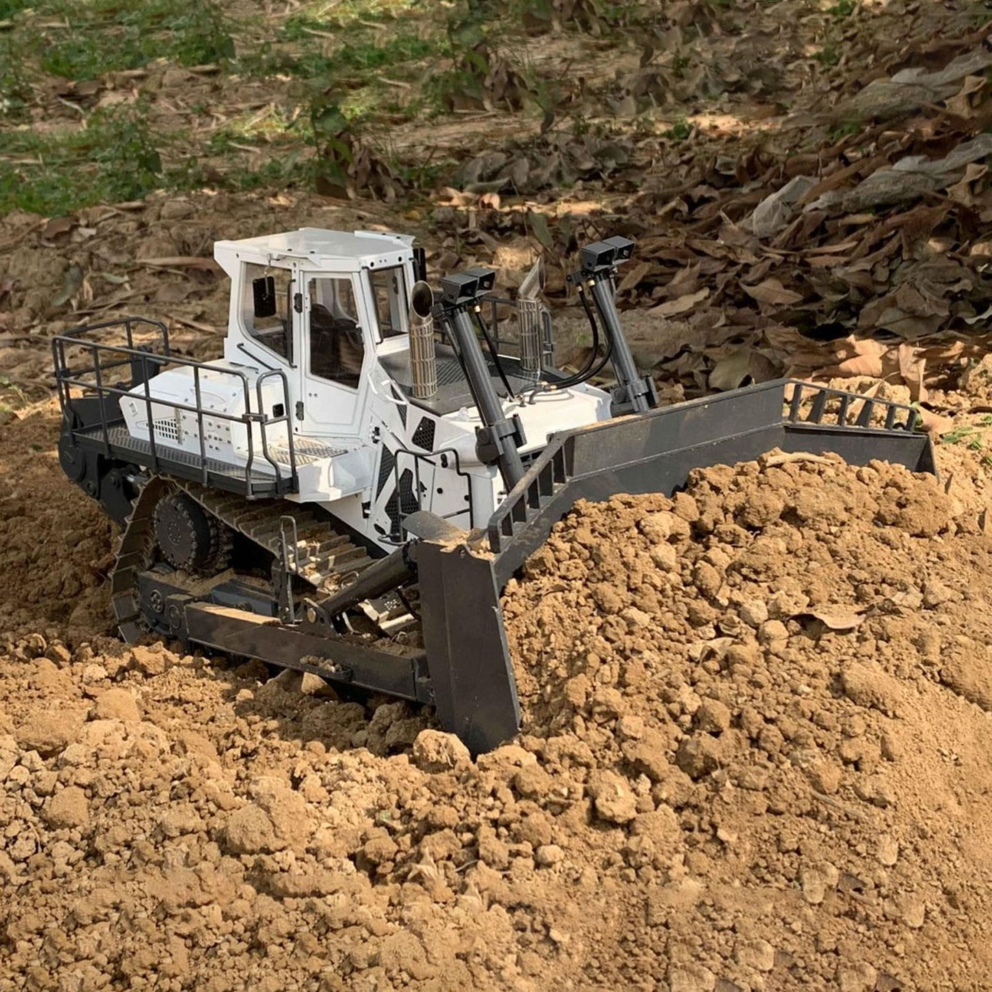 1/14 Remote Control Hydraulic Bulldozer LR776 VAY 776 Metal RC Dozer 5CH Valve Construction Vehicle Model Radio Light Sound