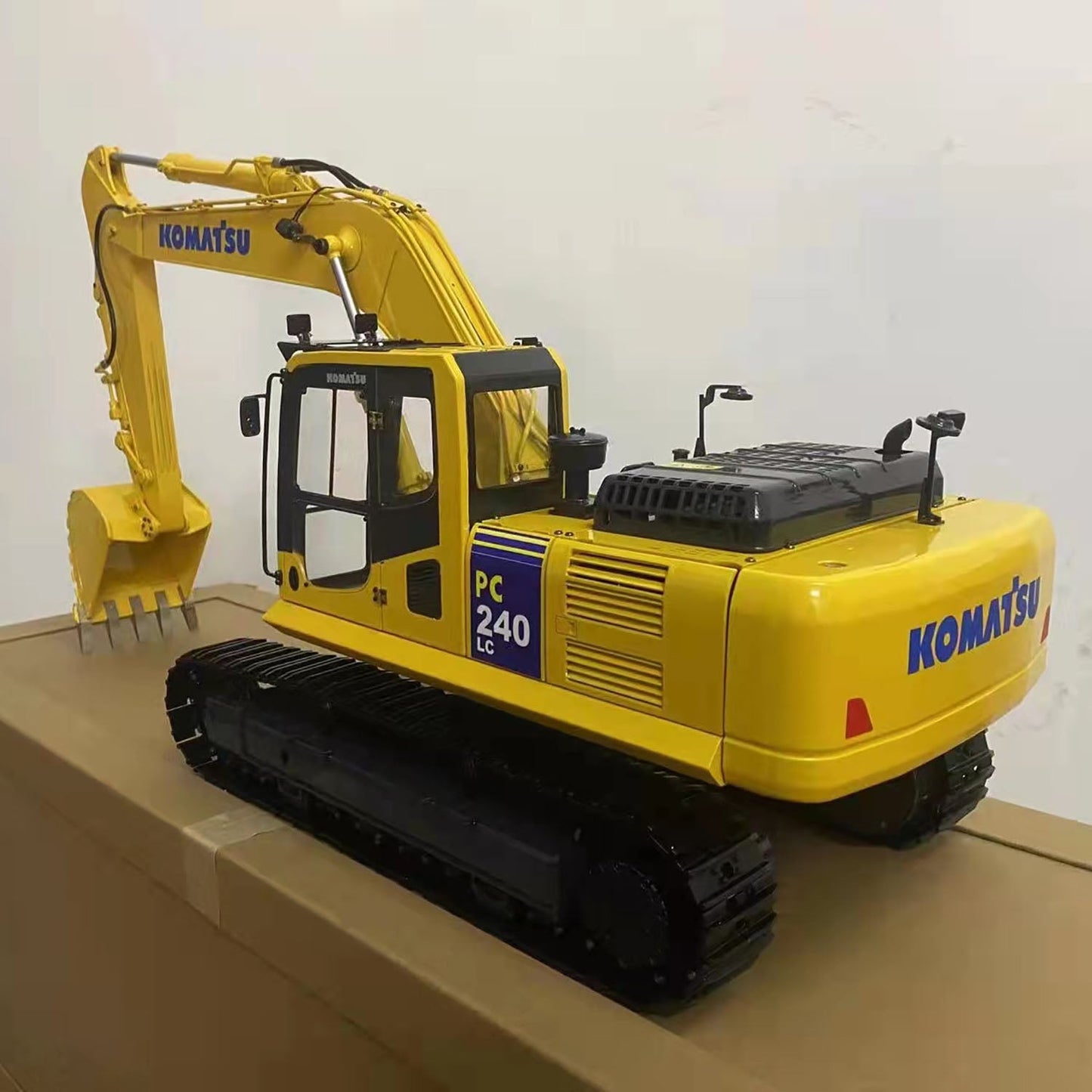 Metal 1/12 PC240 RC Hydraulic Excavator JZM Digger Construction Vehicle I6S Remote Controller Receiver Light Sound Assembled Painted