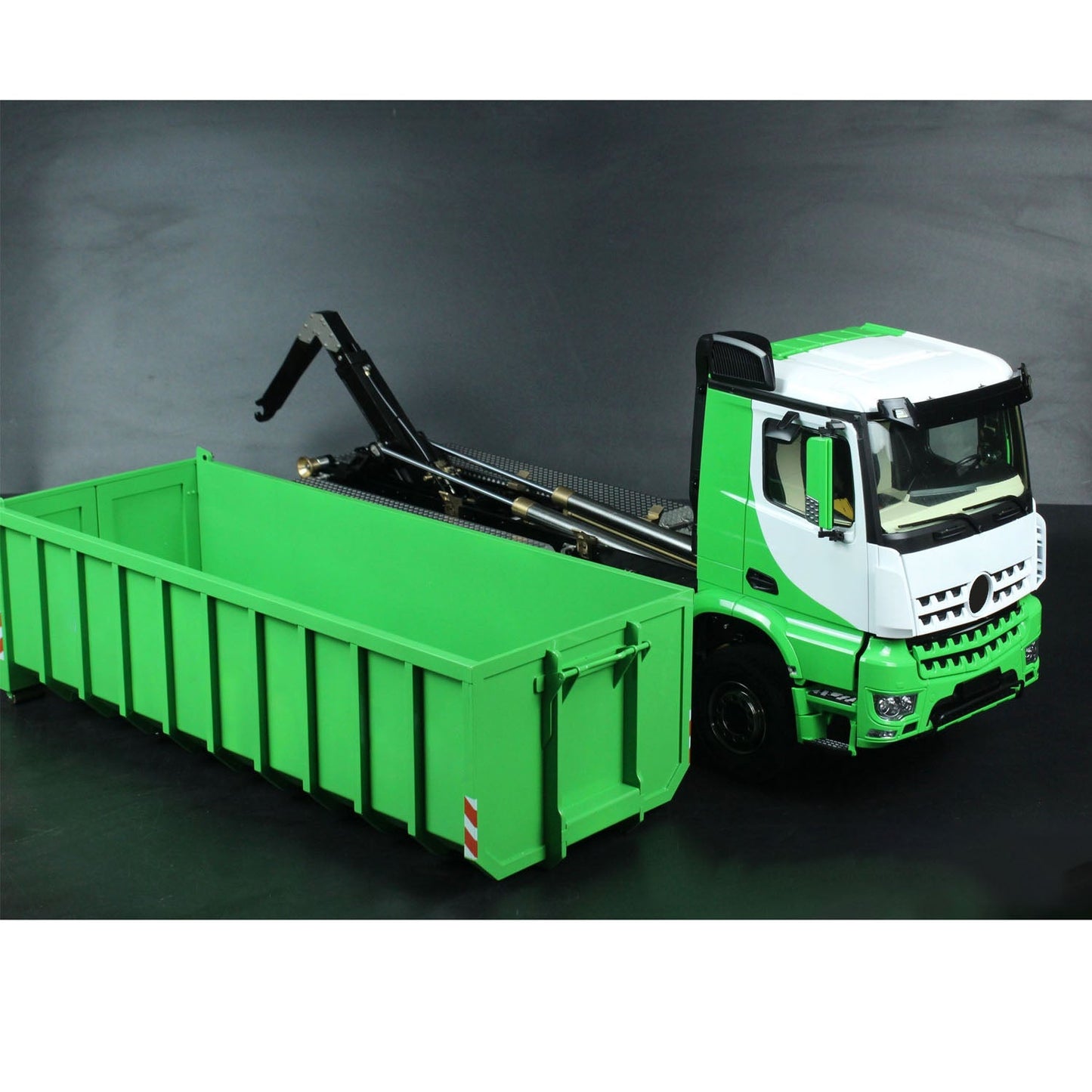 8x8 1/14 Metal Hydraulic RC Full Dump Truck Roll On Remote Controlled Tipper Car Hobby Model Sound Light Light System