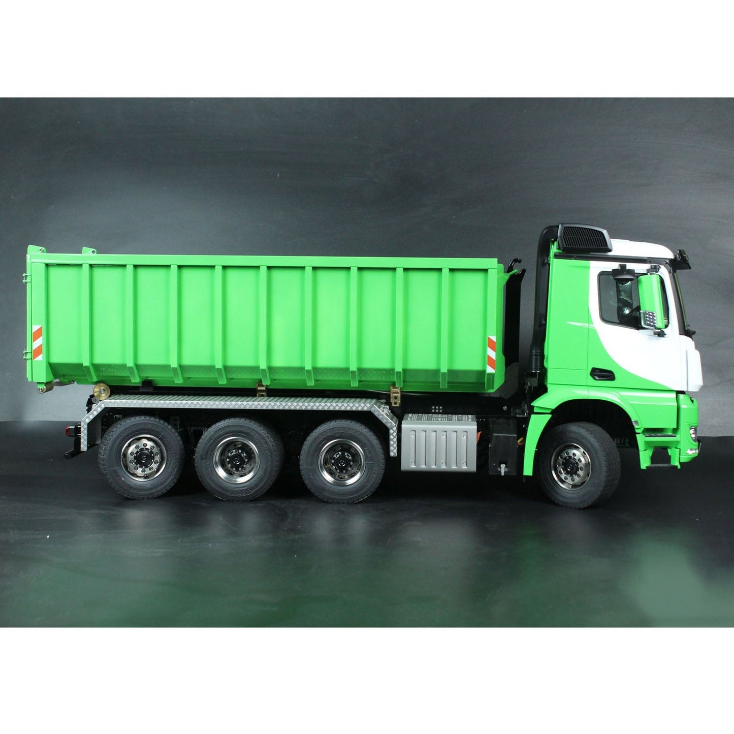 8x8 1/14 Metal Hydraulic RC Full Dump Truck Roll On Remote Controlled Tipper Car Hobby Model Sound Light Light System