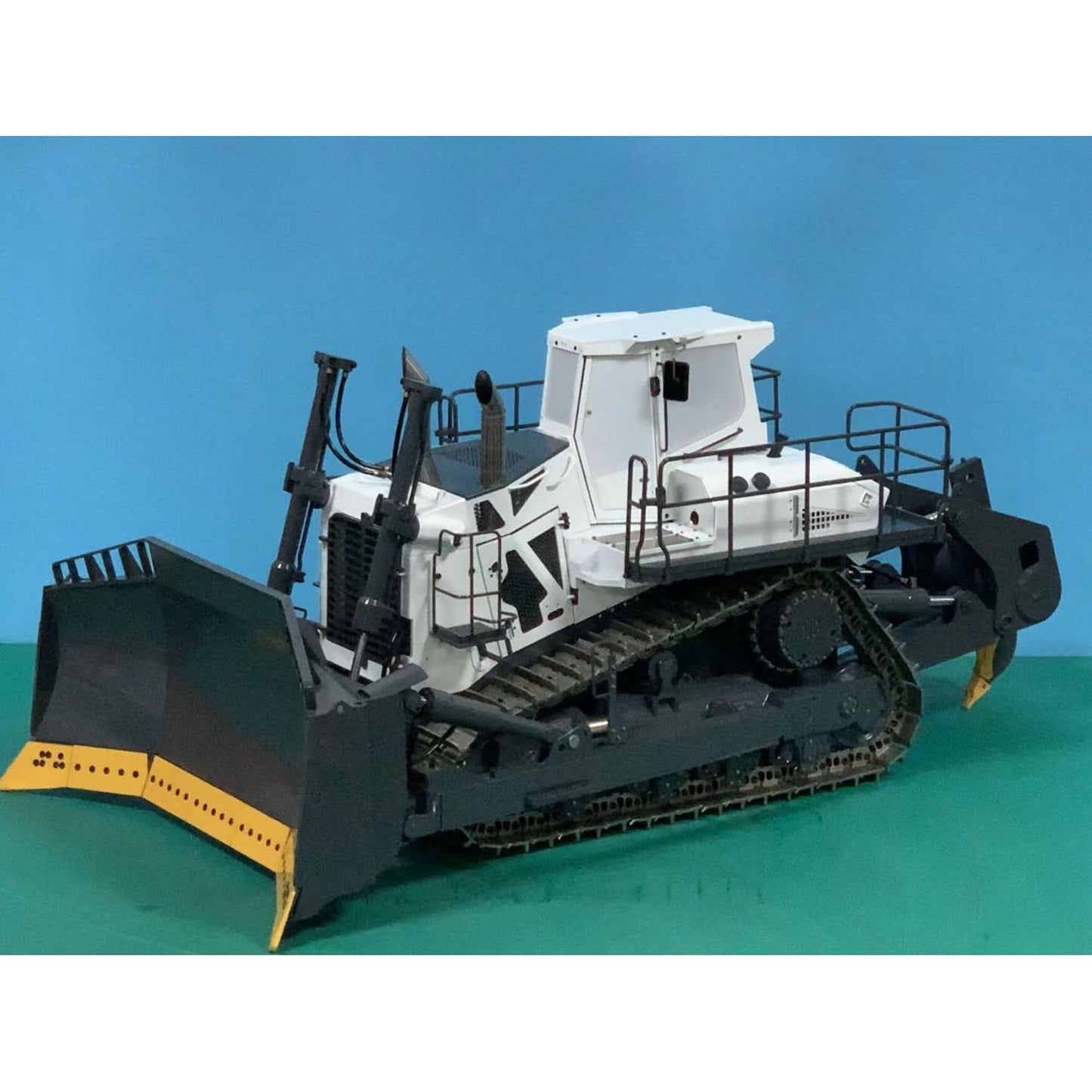 1/14 Remote Control Hydraulic Bulldozer LR776 VAY 776 Metal RC Dozer 5CH Valve Construction Vehicle Model Radio Light Sound