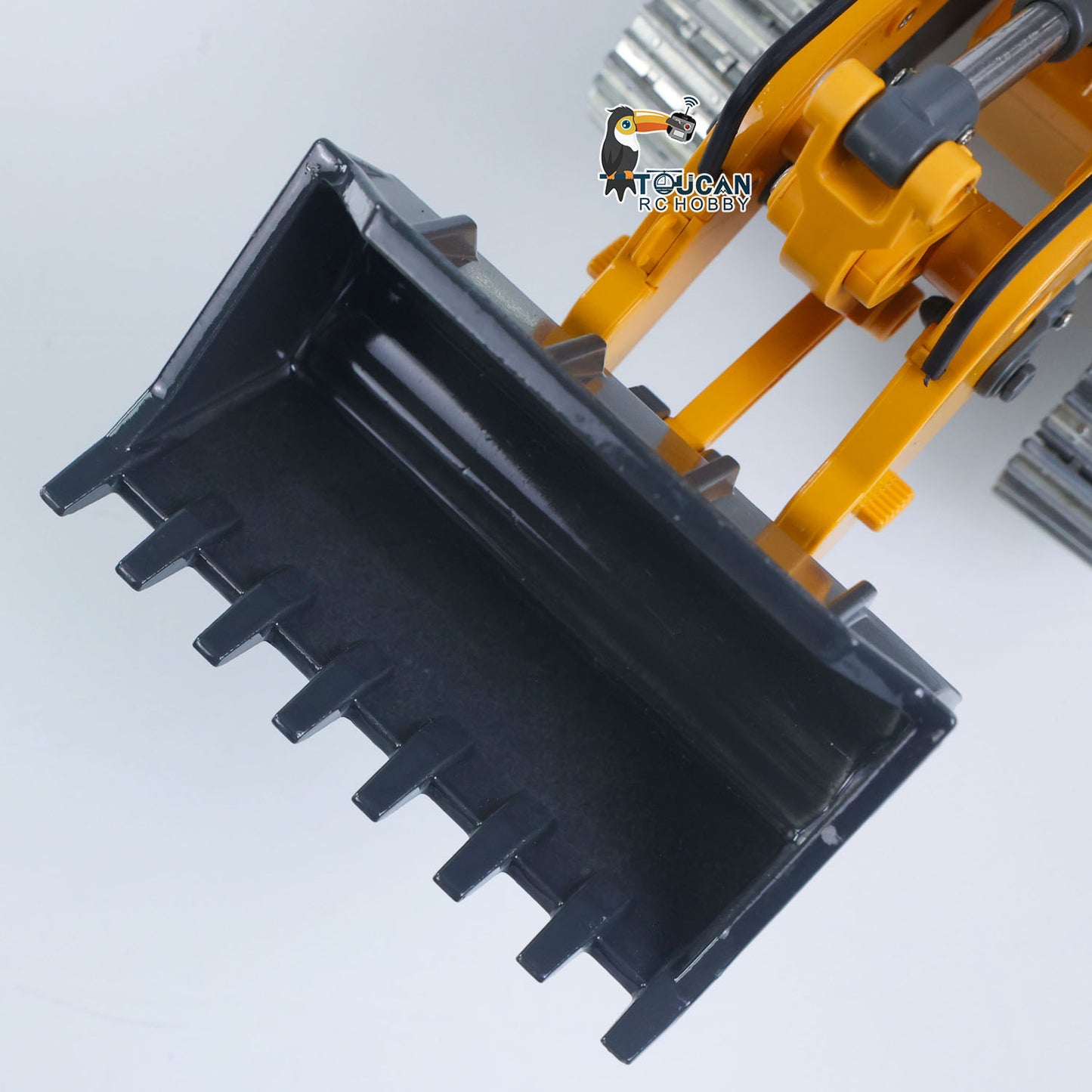 IN STOCK New Toy! Free Shipping 1:50 RC Electric Lifting Tracked Loader LR636 2.4G Construction Vehicle Metal Bucket Tracks Ripper RTR Model Light Sound Battery