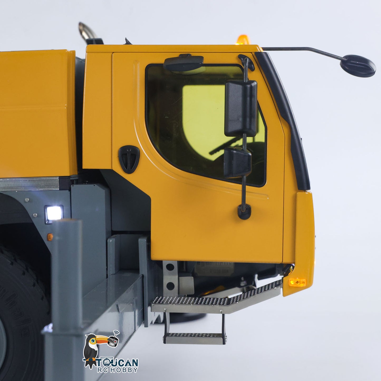 Eyewhale D1050 Metal 1/14 RC Hydraulic Mobile Crane Truck All Terrain Vehicle 3Axles Radio Control Hoist Model Paladin PL18EV