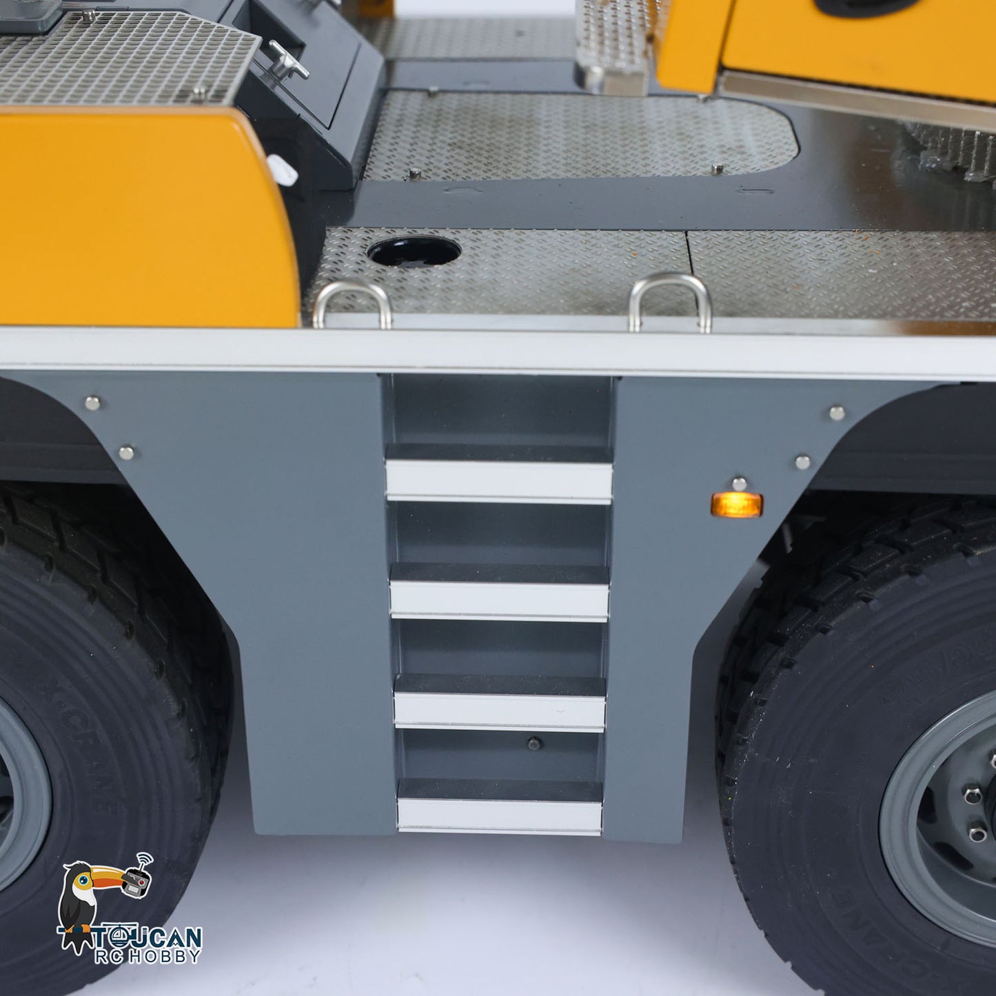 Eyewhale D1050 Metal 1/14 RC Hydraulic Mobile Crane Truck All Terrain Vehicle 3Axles Radio Control Hoist Model Paladin PL18EV