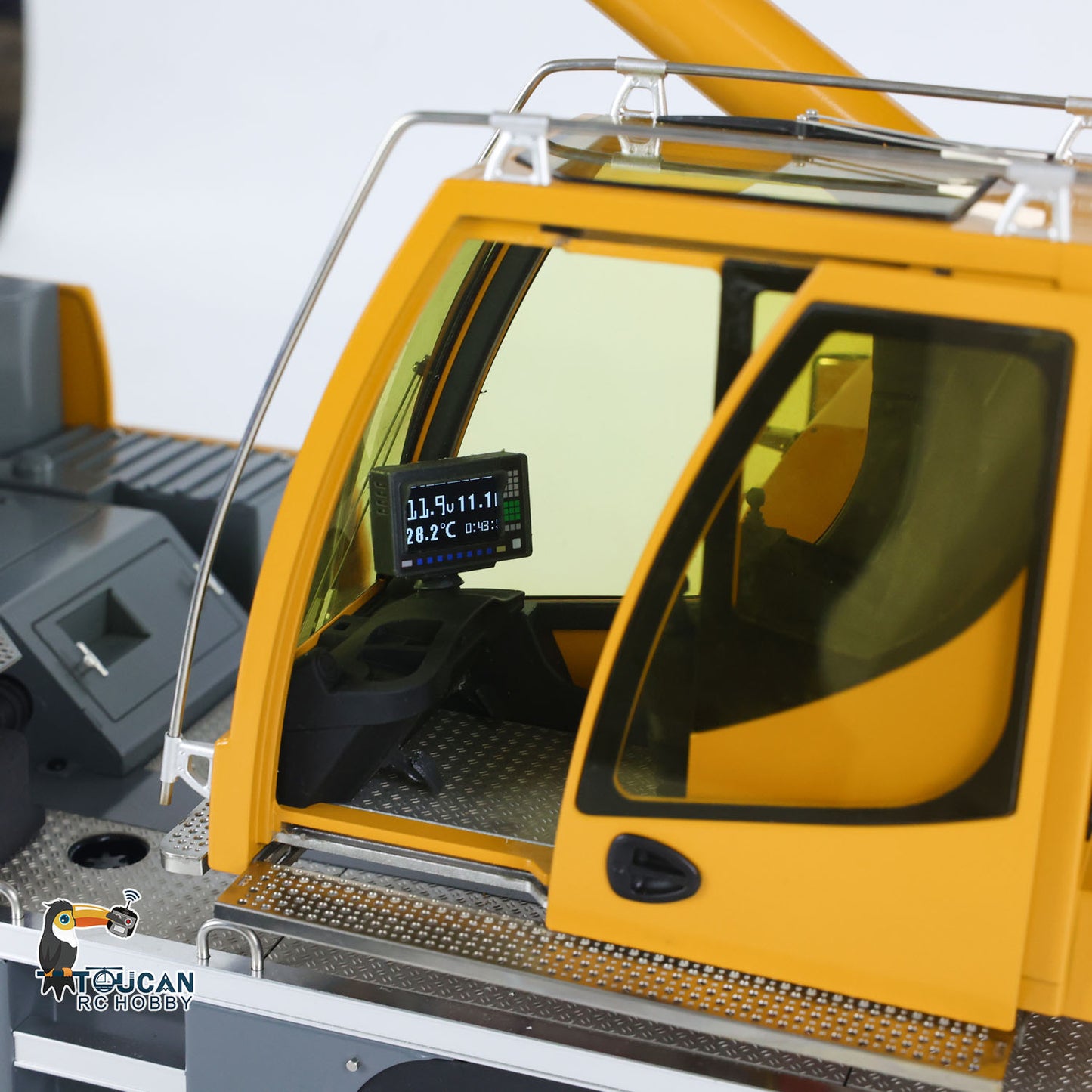 Eyewhale D1050 Metal 1/14 RC Hydraulic Mobile Crane Truck All Terrain Vehicle 3Axles Radio Control Hoist Model Paladin PL18EV