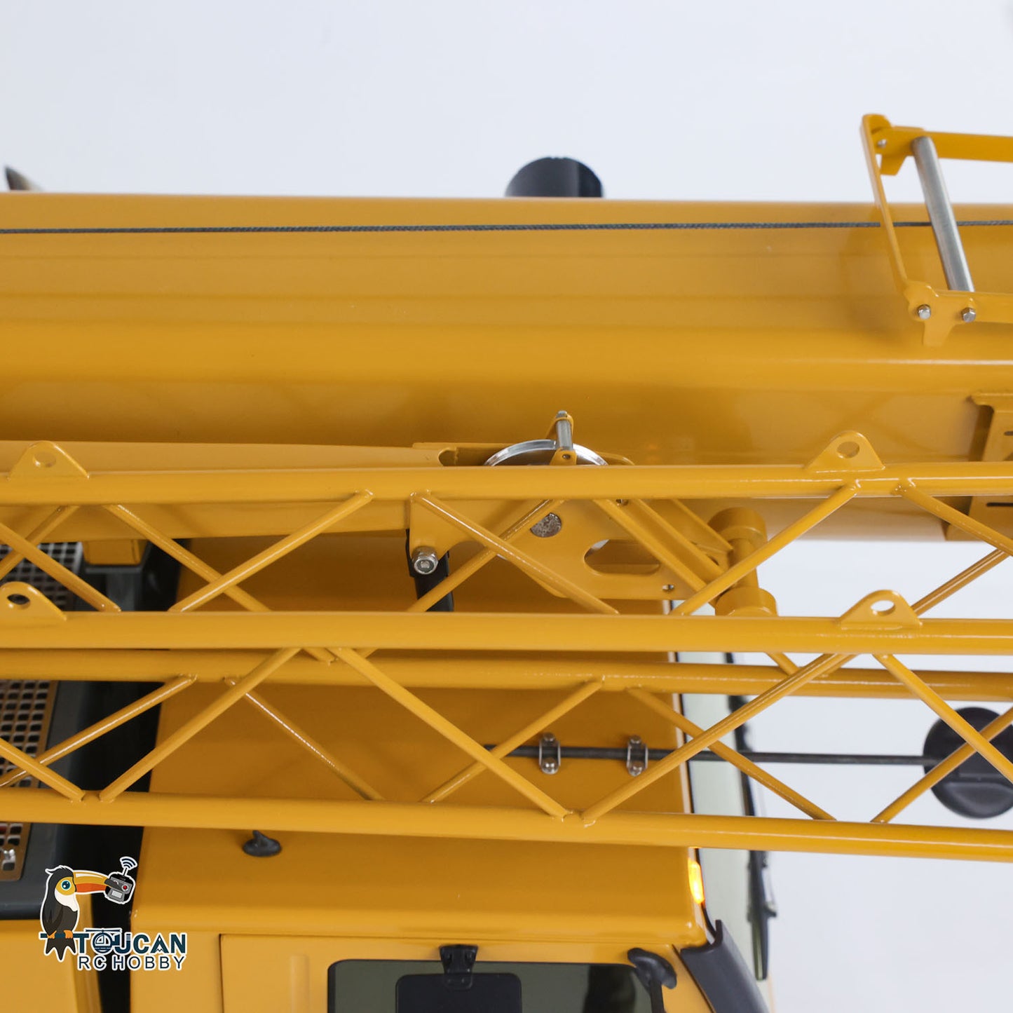 Eyewhale D1050 Metal 1/14 RC Hydraulic Mobile Crane Truck All Terrain Vehicle 3Axles Radio Control Hoist Model Paladin PL18EV