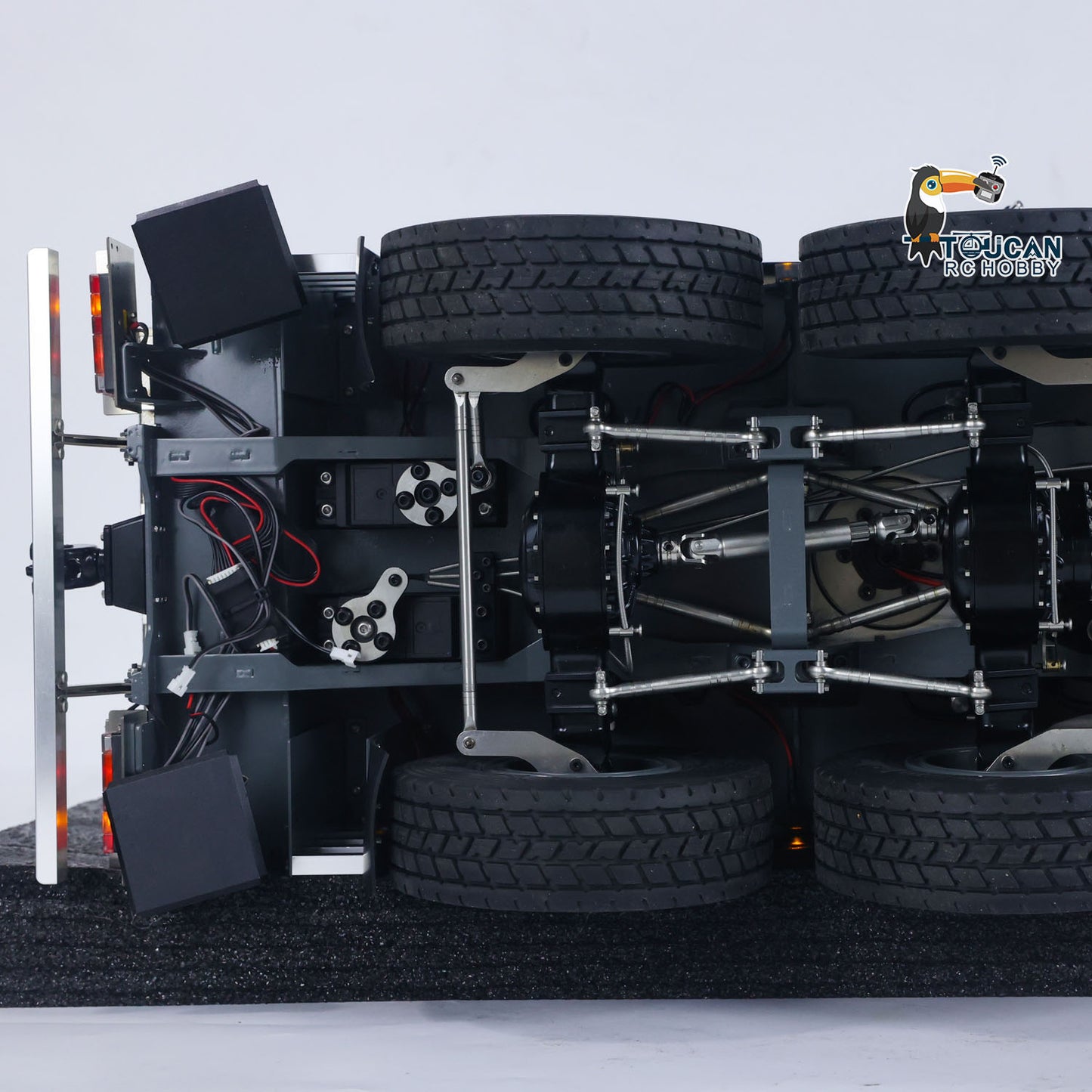 Eyewhale D1050 Metal 1/14 RC Hydraulic Mobile Crane Truck All Terrain Vehicle 3Axles Radio Control Hoist Model Paladin PL18EV