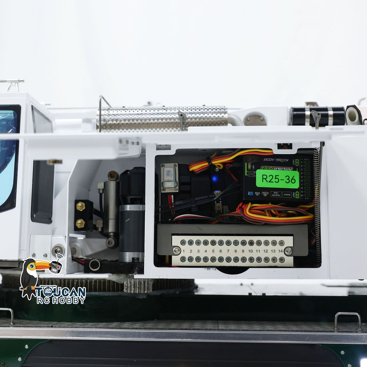 Pre-Order Eyewhale 1/14 6 Axles LTM1350 RC Hydraulic Mobile Cranes 5M Length Radio Controlled Heavy-duty Car PNP Hobby Model