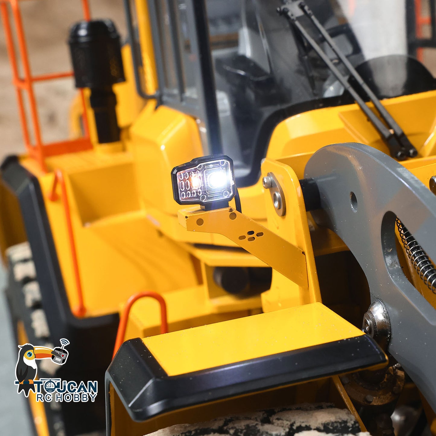 Double E Metal 1/14 4X4 Remote Control Hydraulic Loader L260H Axle Locks 2Speed Gearbox Brushless Motor Battery RTR Light System
