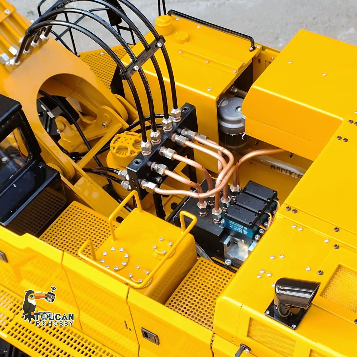 Huge 1/8 RC Hydraulic Excavator 395 C395 Metal Heavy Duty Digger RTR Radio Controlled Construction Vehicles Models Flysky Radio