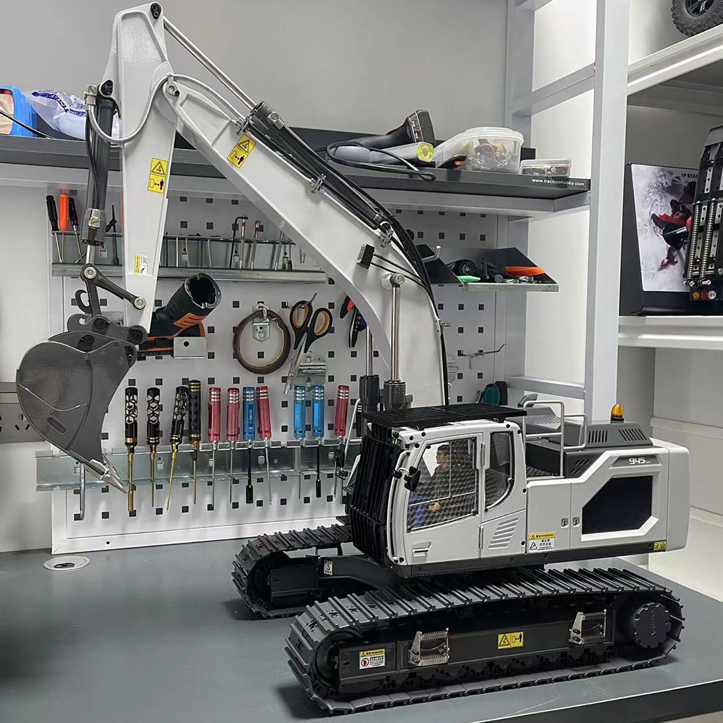 XDRC 1/14 945 Hydraulic Excavator Metal Remote Control Construction Truck Model FS I6S Radio Light Motor Finished