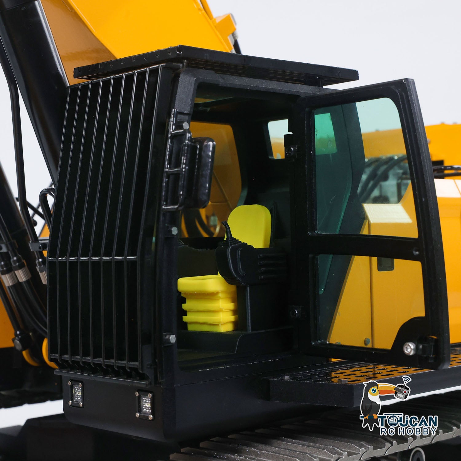 RC Hydraulic Excavator Featuring Quick Connect Hydraulic Couplers