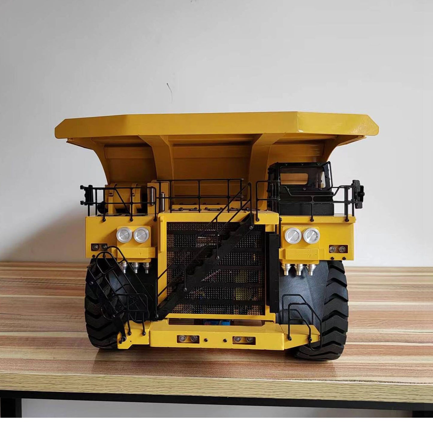 1/20 RC Metal Hydraulic Mining Truck 793D Heavy Construction Machine Radio Controlled Tipper Car I6X Radio Lights RTR Battery