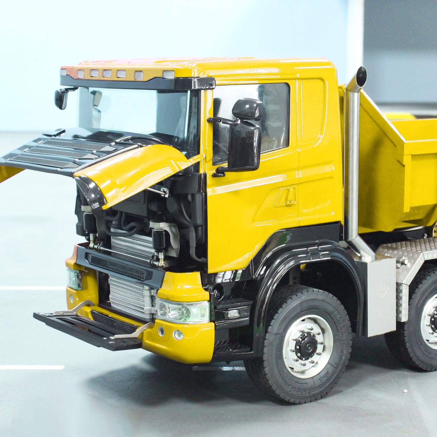 Metal 8x8 1/14 RC Hydraulic Dump Truck Roll-on Remote Control Full Dumper Car Model PNP Sound Light 3-speed Transmission