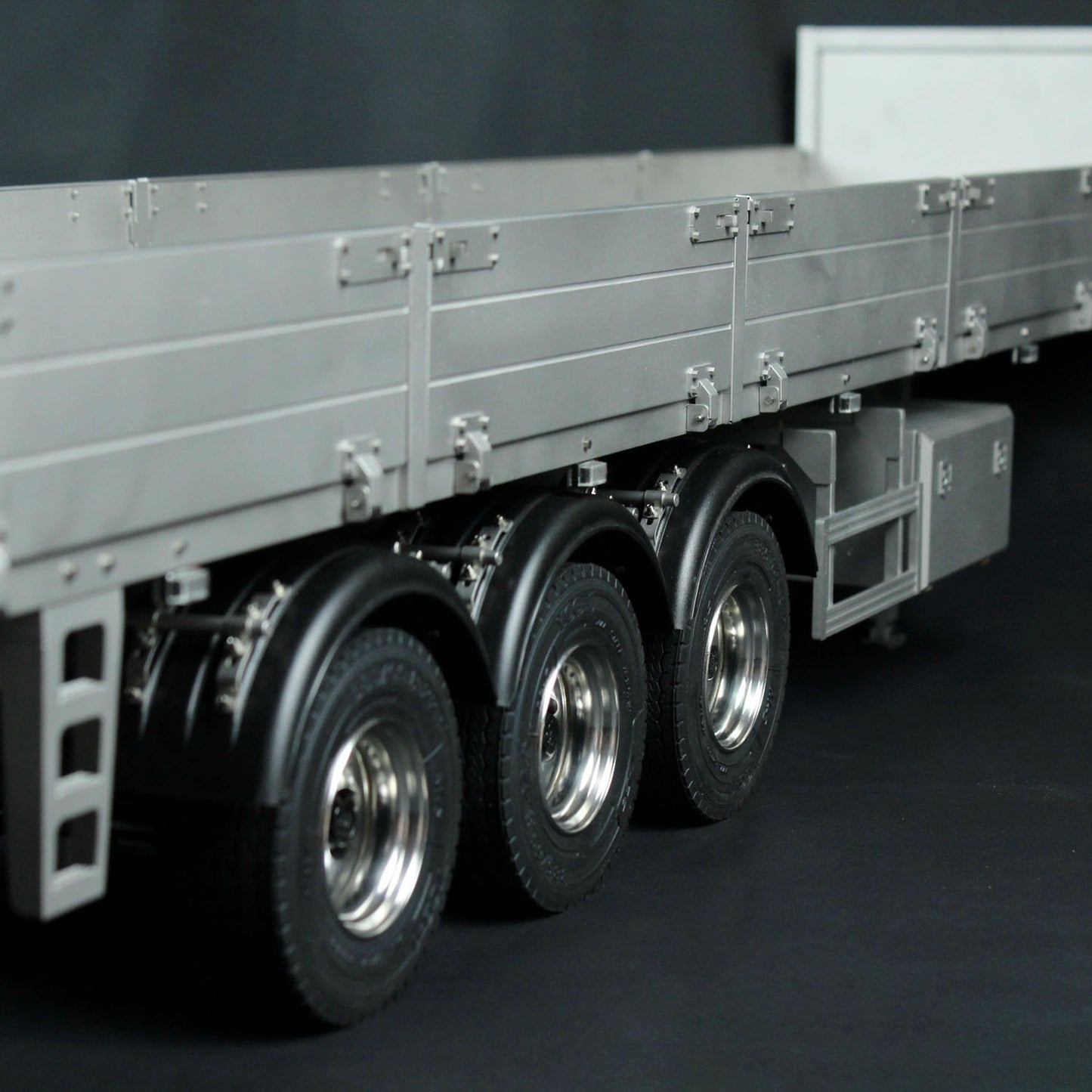 1/14 3 Axles Metal Semi Trailer for RC Tractor Truck Remote Controlled Car Assembled and Unpainted Simulation Model