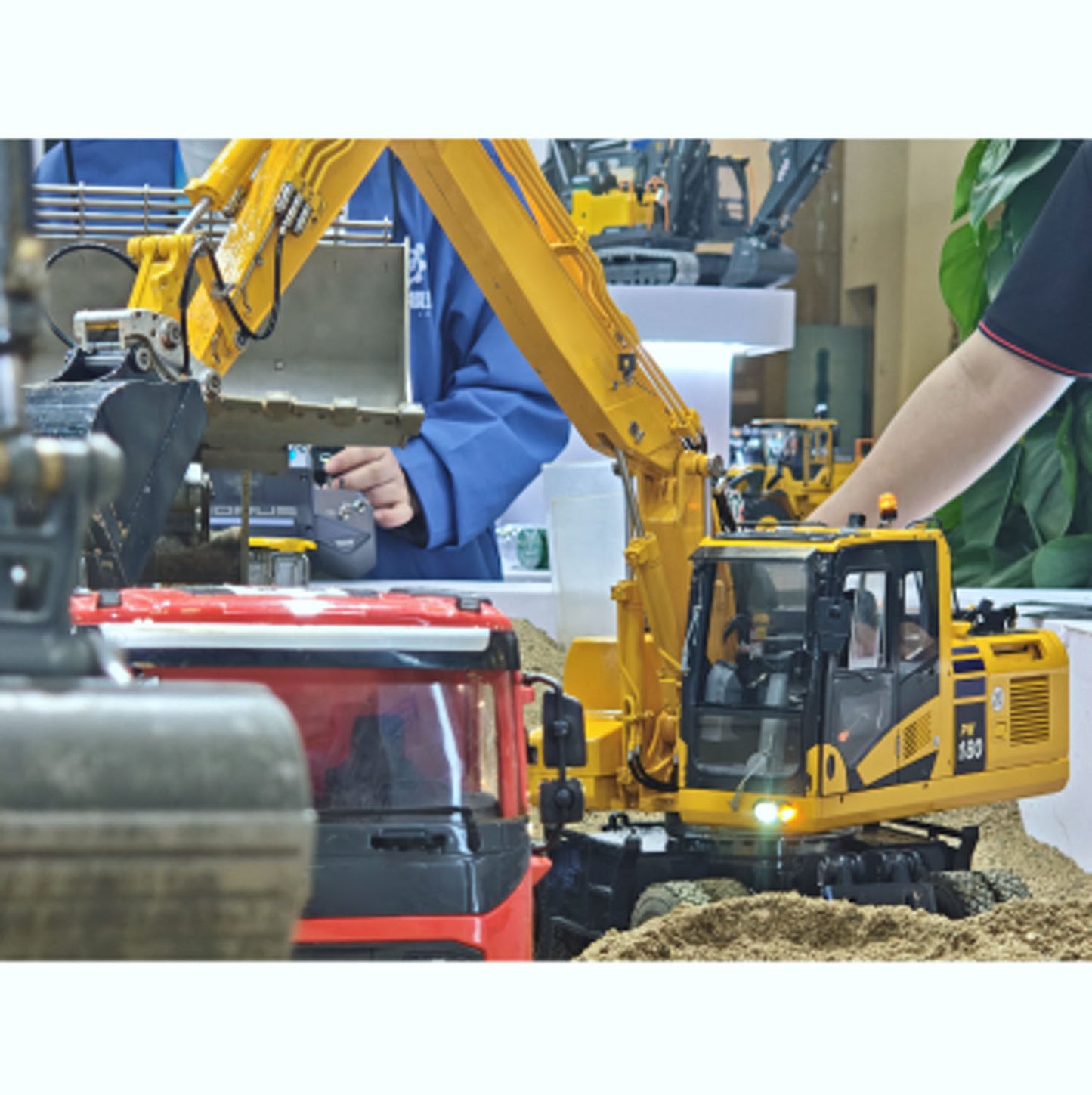 1/12 Remote Control Hydraulic Wheeled Excavator PW180 10CH Valve Metal Construction Vehicle Axle Lock Support Legs Front Shovel