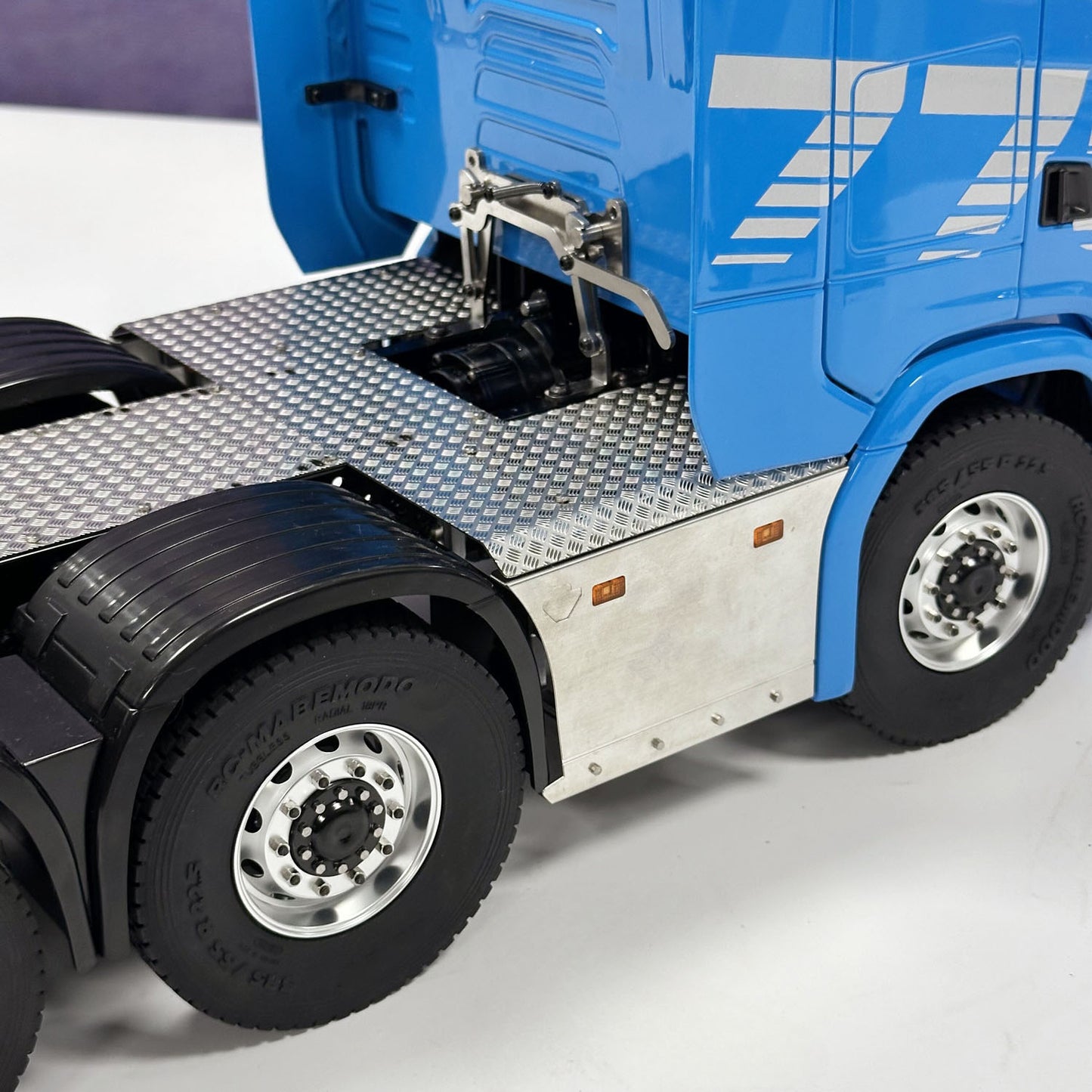 1/14 8x8 Remote Control Tractor Truck 2Speed Transmission RC Lorry Vehicle Metal Chassis Light Sound System No Differential Lock