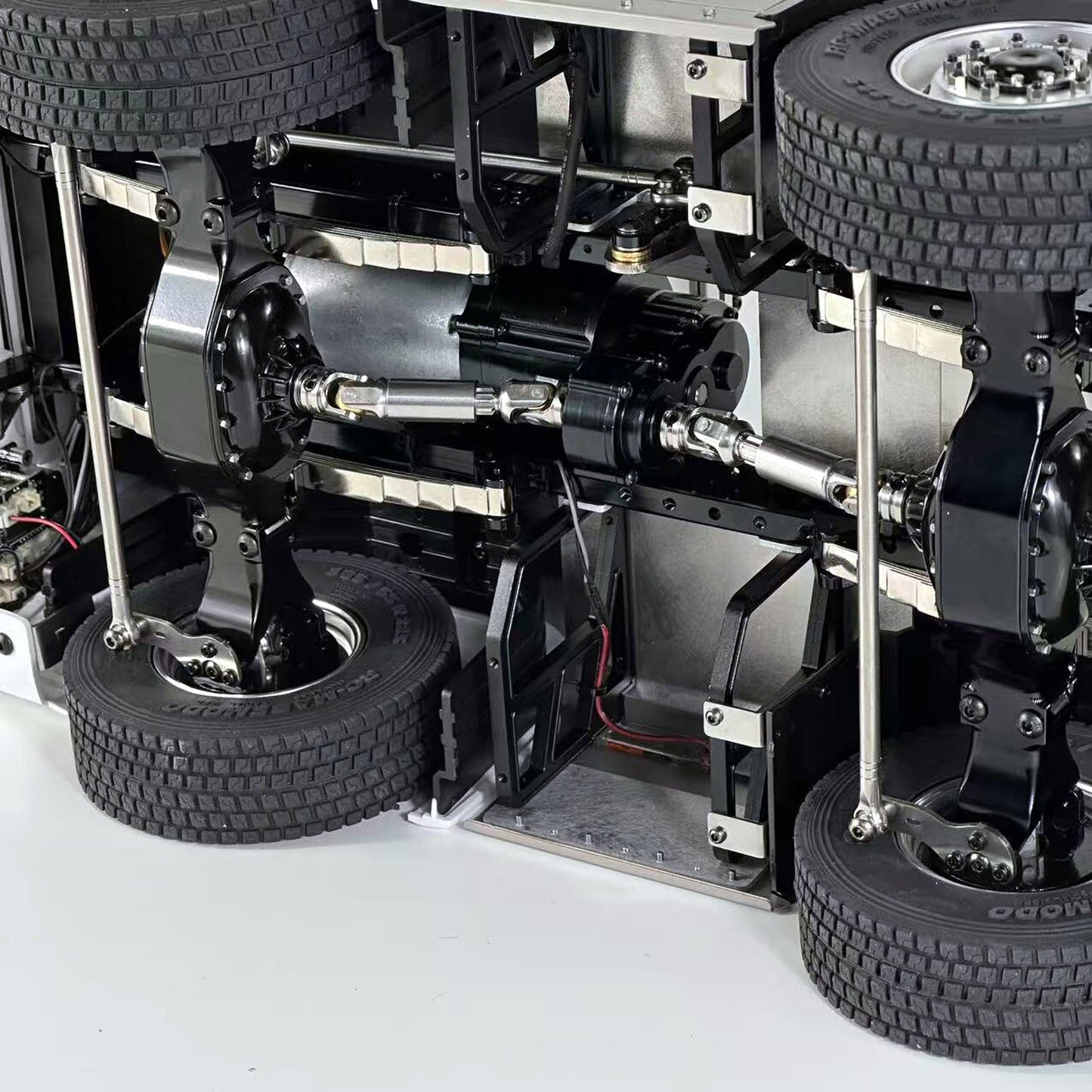 1/14 8x8 Remote Control Tractor Truck 2Speed Transmission RC Lorry Vehicle Metal Chassis Light Sound System No Differential Lock