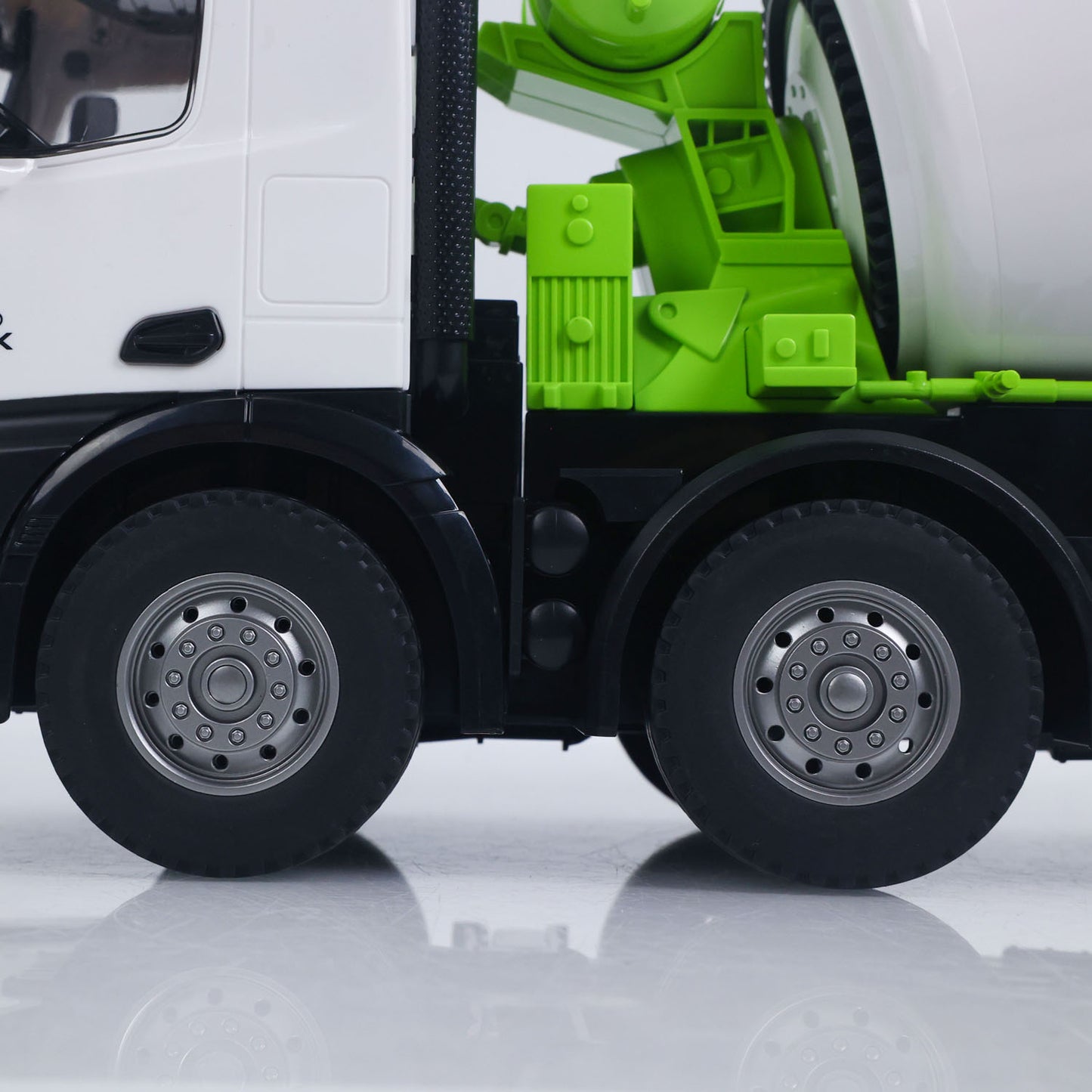 Fast Shipping Metal 1/14 RC Mixer Truck RTR 2.4GHz Radio 12CH Light Sound Effects Remote Control Agitating Lorry Finished Model Toys Battery