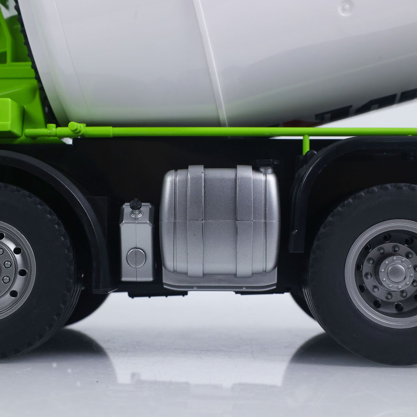 Fast Shipping Metal 1/14 RC Mixer Truck RTR 2.4GHz Radio 12CH Light Sound Effects Remote Control Agitating Lorry Finished Model Toys Battery