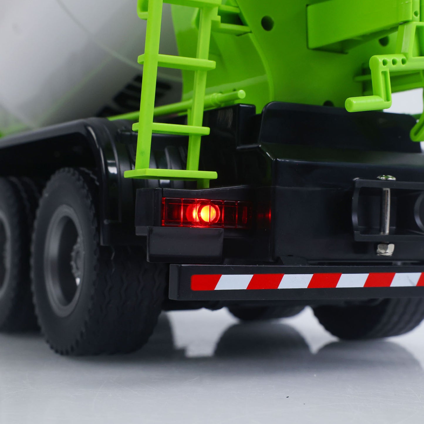 Fast Shipping Metal 1/14 RC Mixer Truck RTR 2.4GHz Radio 12CH Light Sound Effects Remote Control Agitating Lorry Finished Model Toys Battery