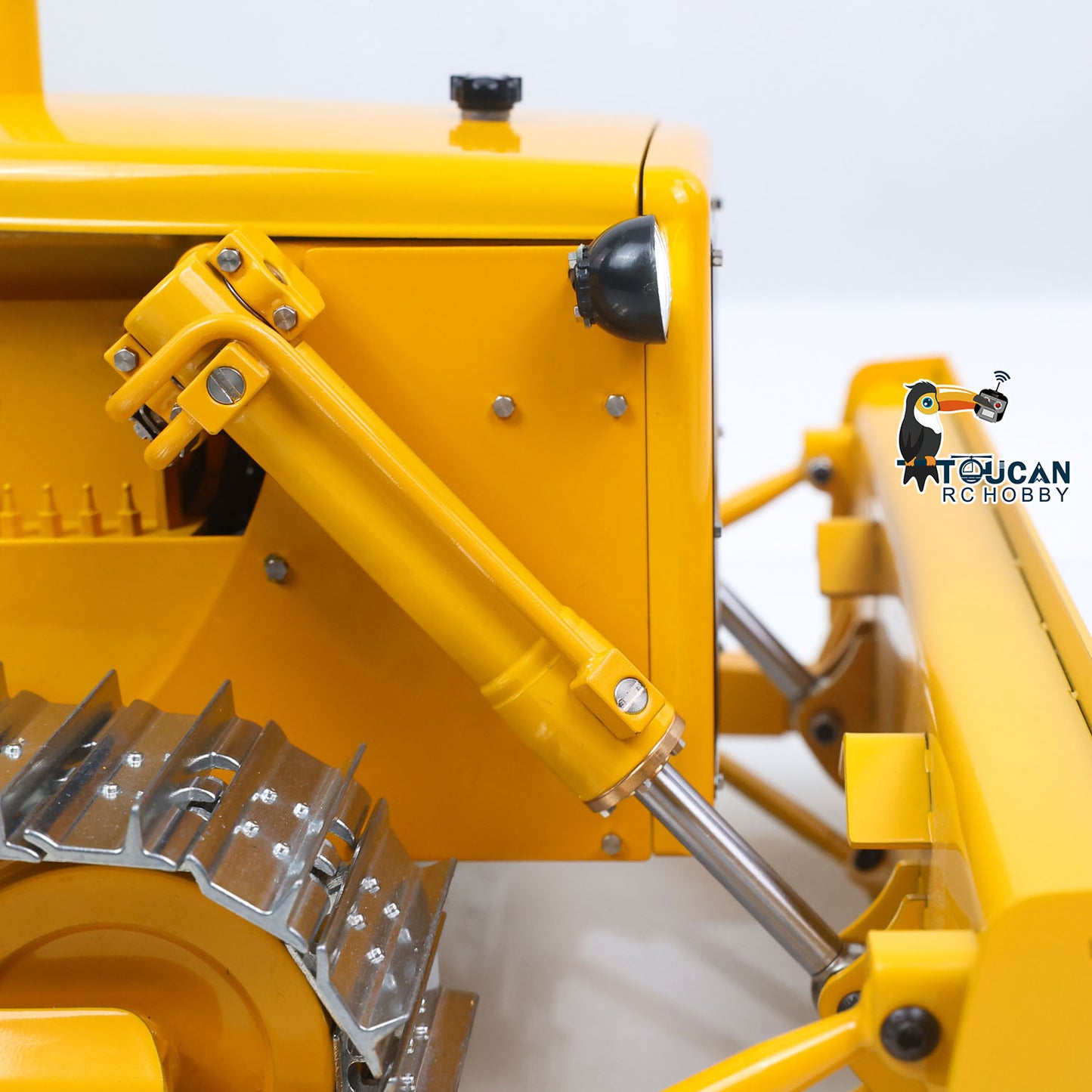 Metal 1/14 RC Hydraulic Bulldozer D7 Remote Control Dozer Model Engineering Vehicle Flysky Radio Light Sound System Battery
