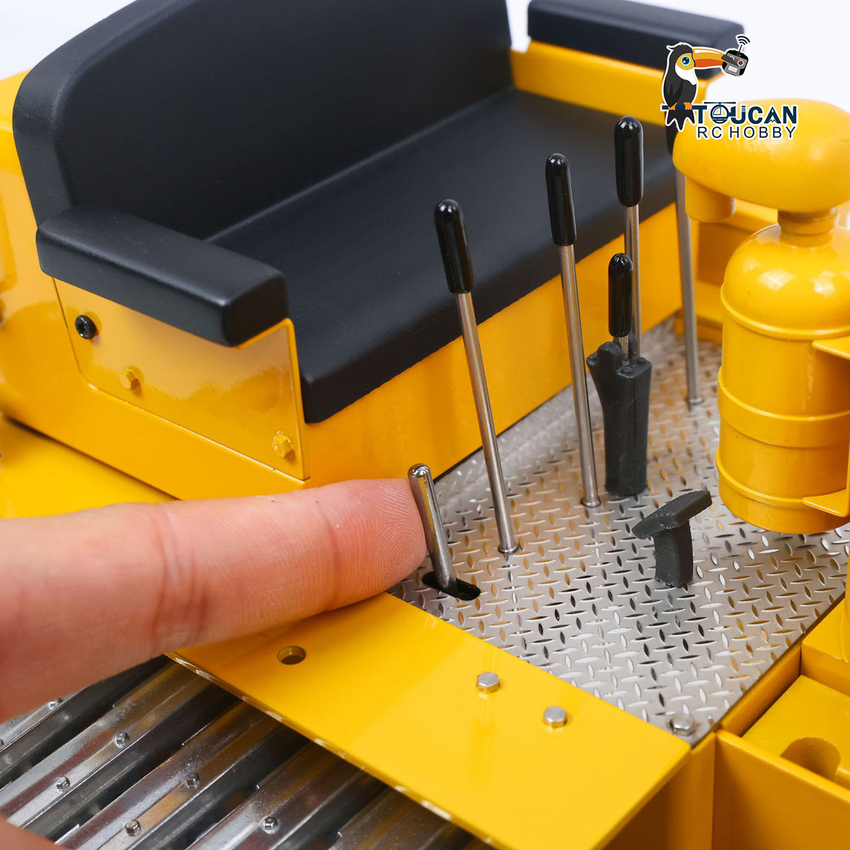 Fast Free Shipping Metal 1/14 RC Hydraulic Bulldozer D7 Remote Control Dozer Model Engineering Vehicle Flysky Radio Light Sound System Battery