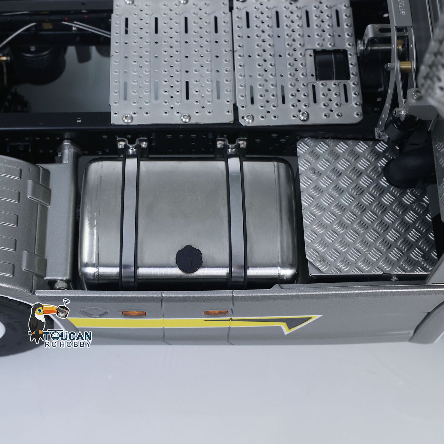 TOUCAN 1/14 RC Tractor Truck 770S RTR 3Speed Lorry 6X6 Metal Chassis Axle Locks Smoke Sound Light Chassis Suspension ST8 Battery