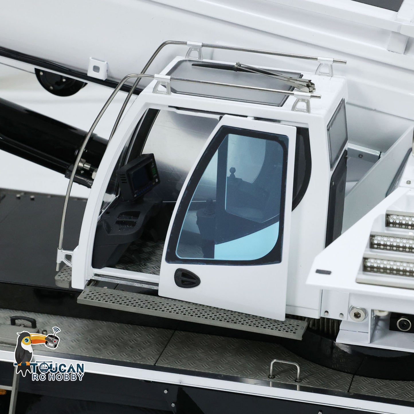 Pre-Order Eyewhale 1/14 6 Axles LTM1350 RC Hydraulic Mobile Cranes 5M Length Radio Controlled Heavy-duty Car PNP Hobby Model