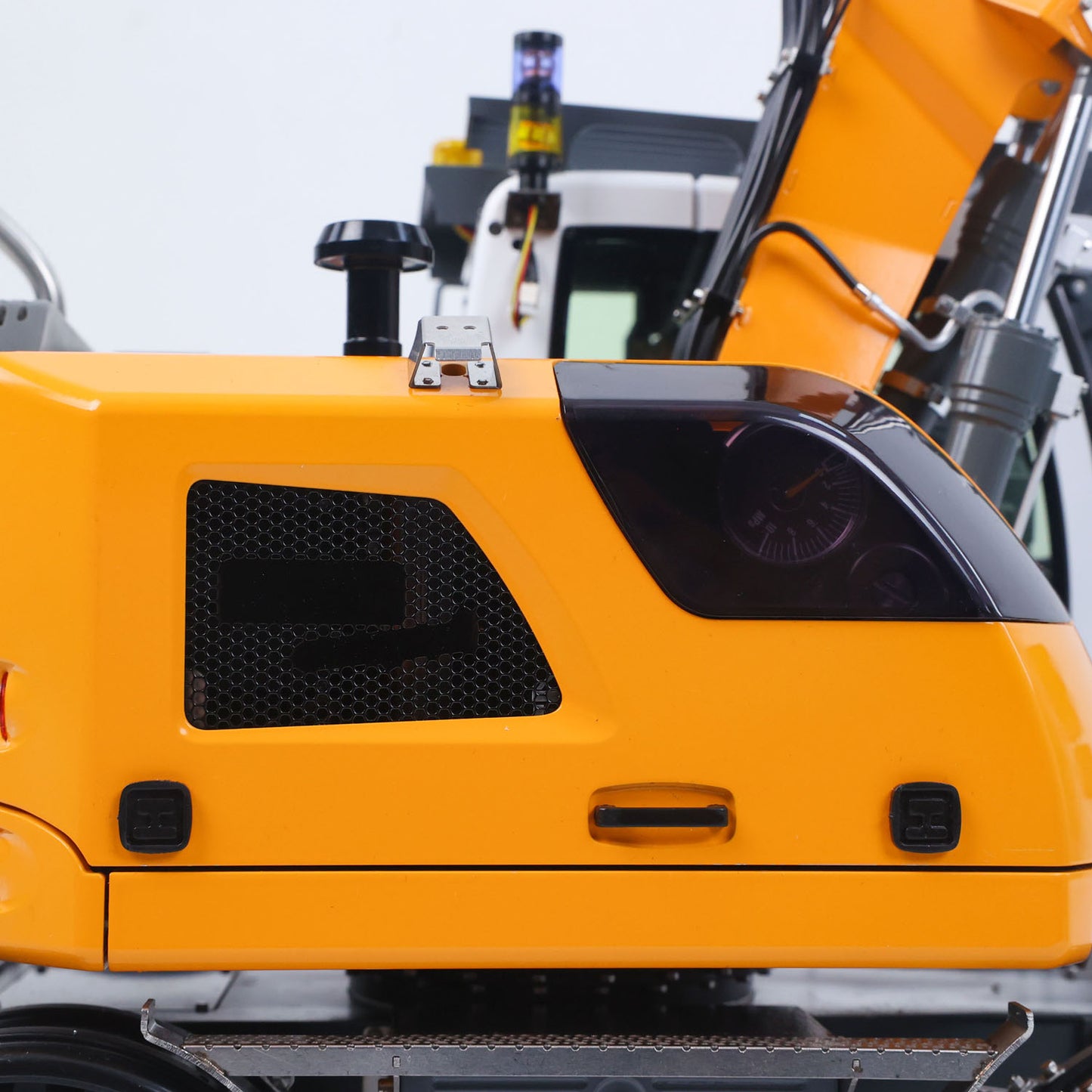 LR914 PRO MAX Metal 4WD 1/14 RC Hydraulic Wheeled Excavator 11-ways Valve RTR Radio Controlled Digger PL18EV Lite Battery Light