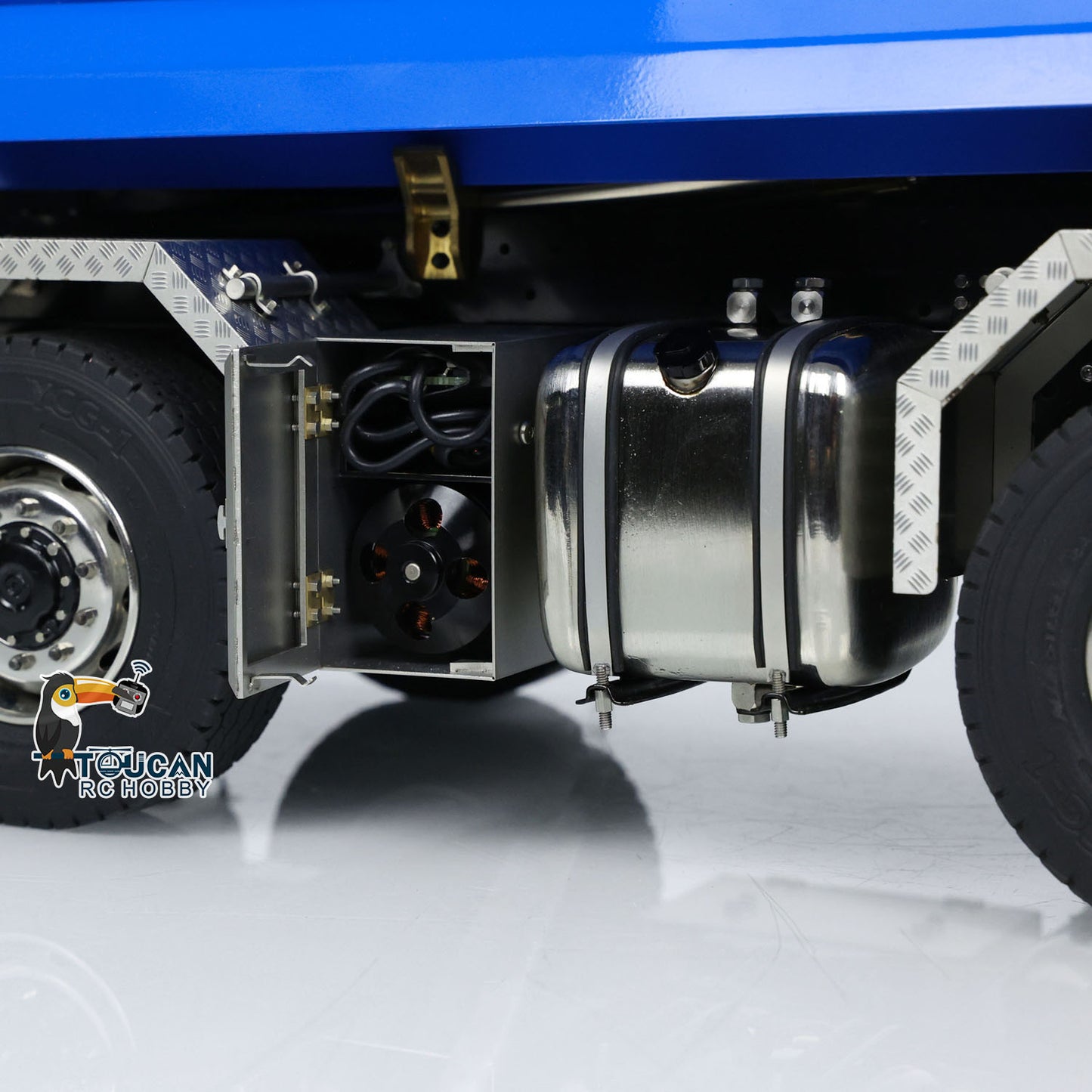 Metal 1/14 Hydraulic RC Dump Truck 8x8 Full Tipper Differential Lock Axles 3Speed Gearbox Wheel Hub Reduction Flysky Radio