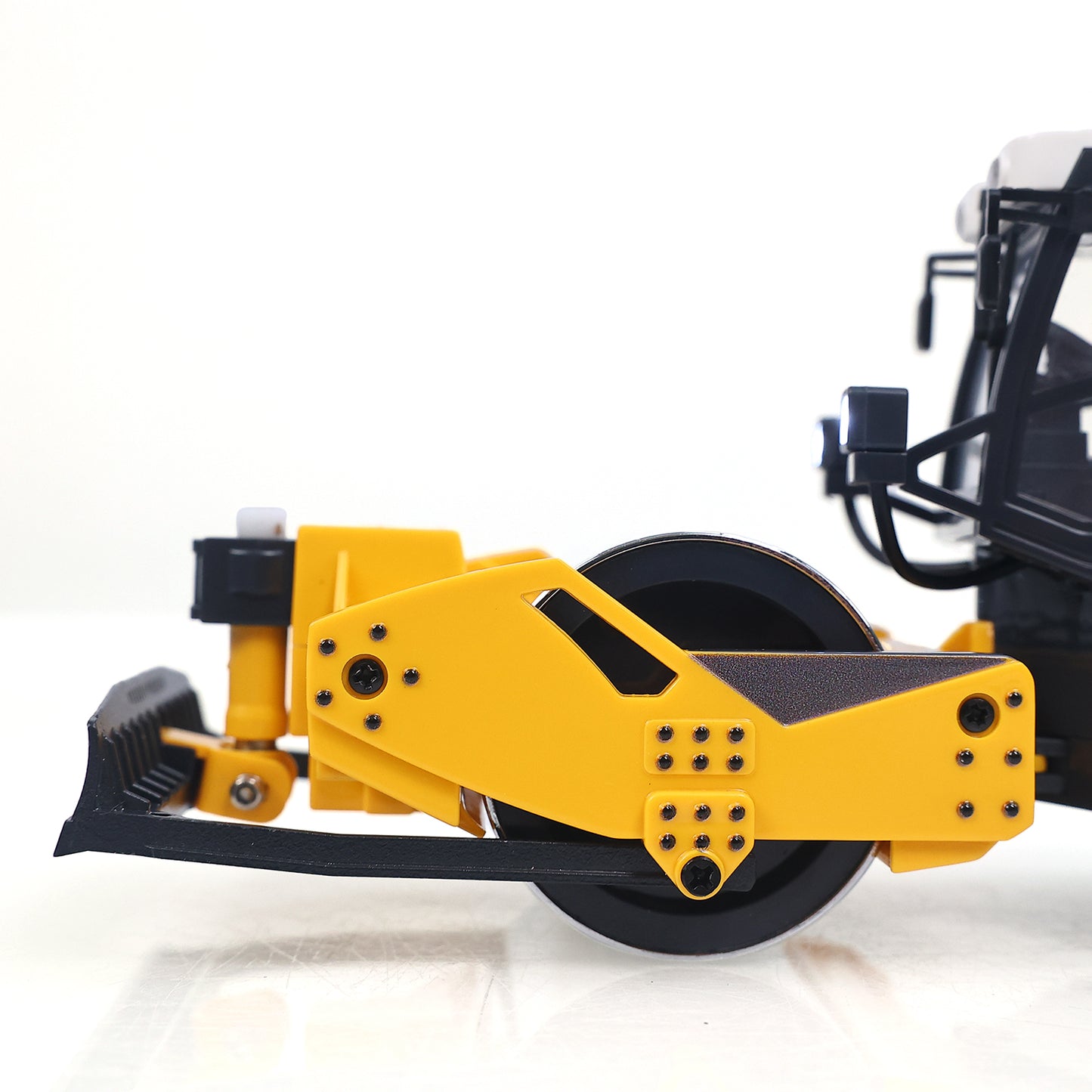 1/50 Mini Remote Control Road Roller RTR Electric RC Construction Vehicle Finished Model Metal Blade Lights Sounds Effect