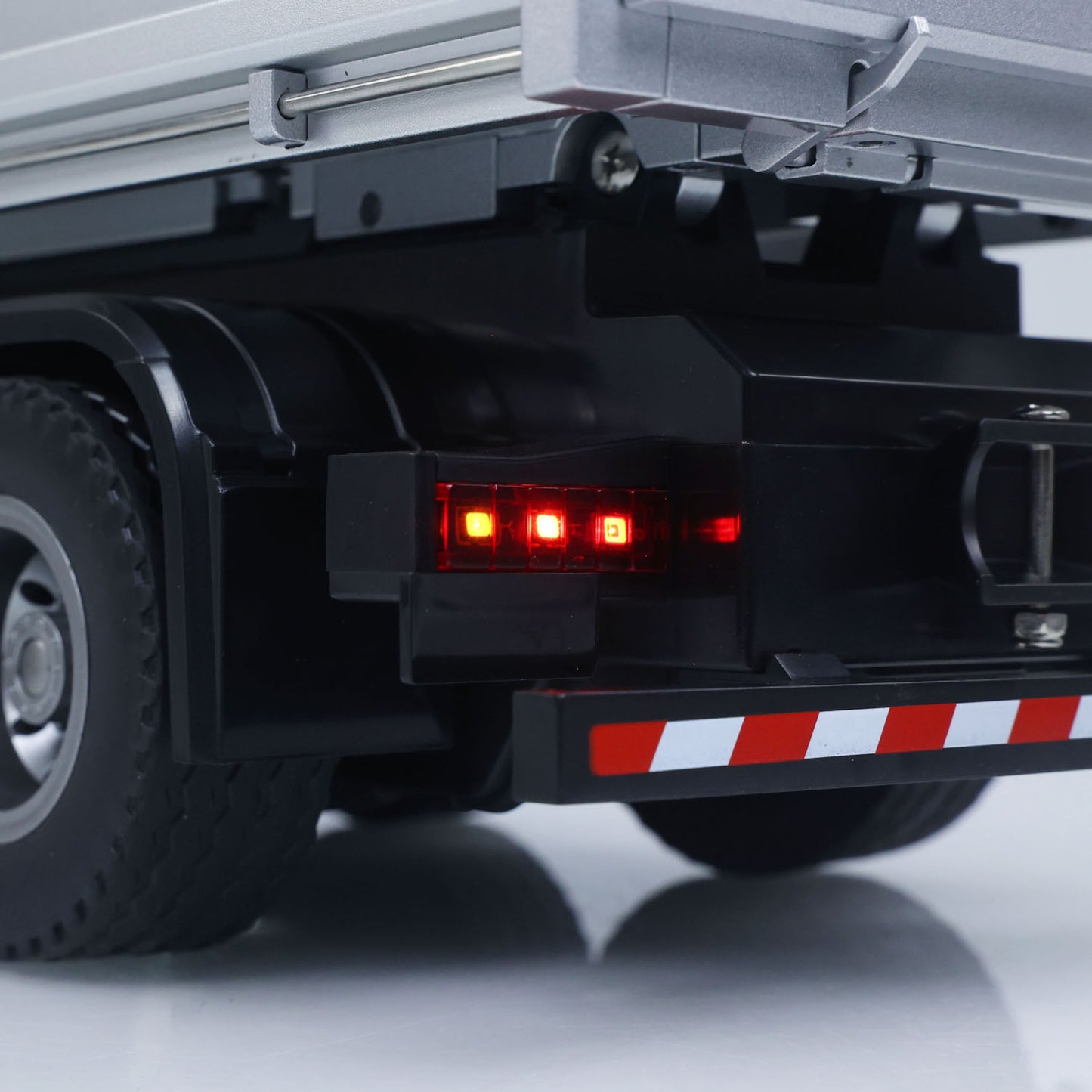 Fast Shipping HUINA 1/14 Remote Control Dump Truck 12CH RC Tipper Finished Model Toy Gift RTR Light Sound Effects Radio USB Charging Cable