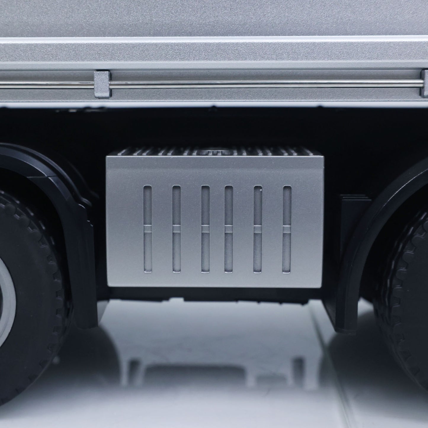 Fast Shipping HUINA 1/14 Remote Control Dump Truck 12CH RC Tipper Finished Model Toy Gift RTR Light Sound Effects Radio USB Charging Cable