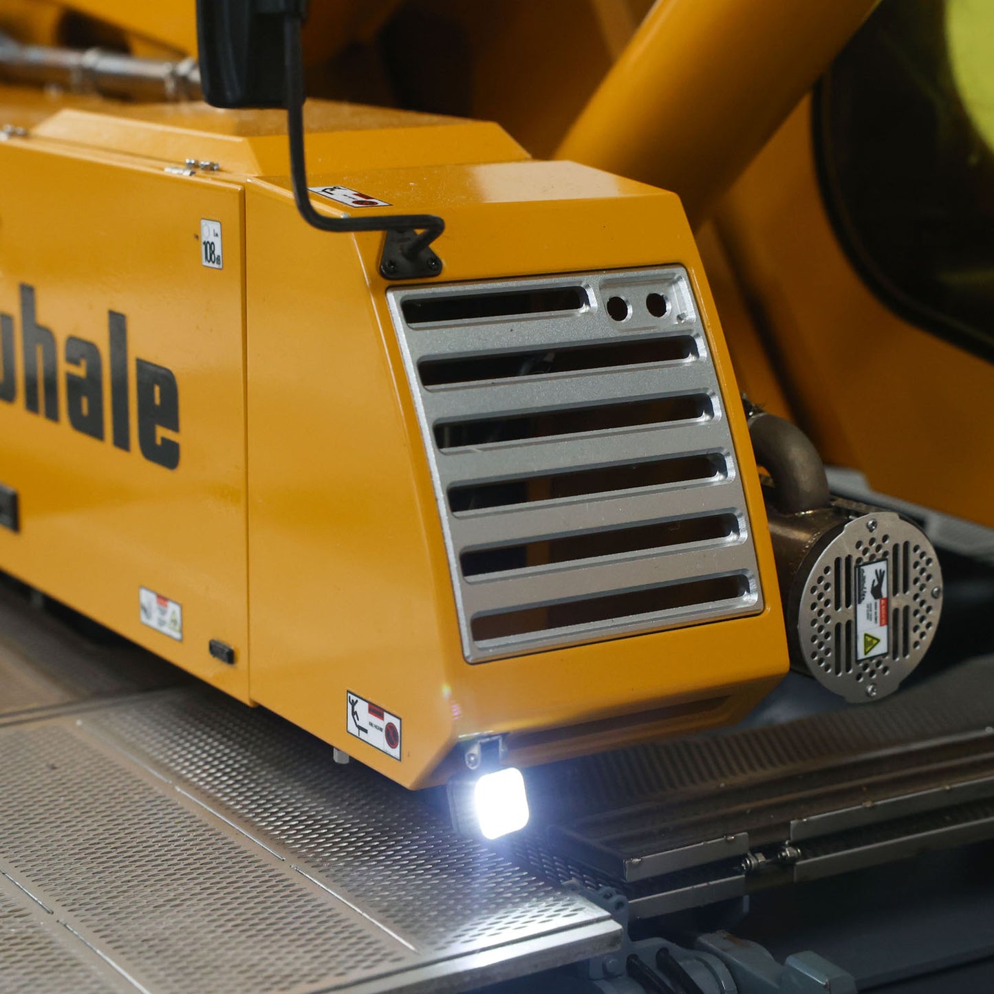 Pre-order Eyewhale New Product 1/14 All Terrain Remote Control Hydraulic Mobile Crane Truck D1220 6Axles Construction Vehicles Radio FlySky PL18EV