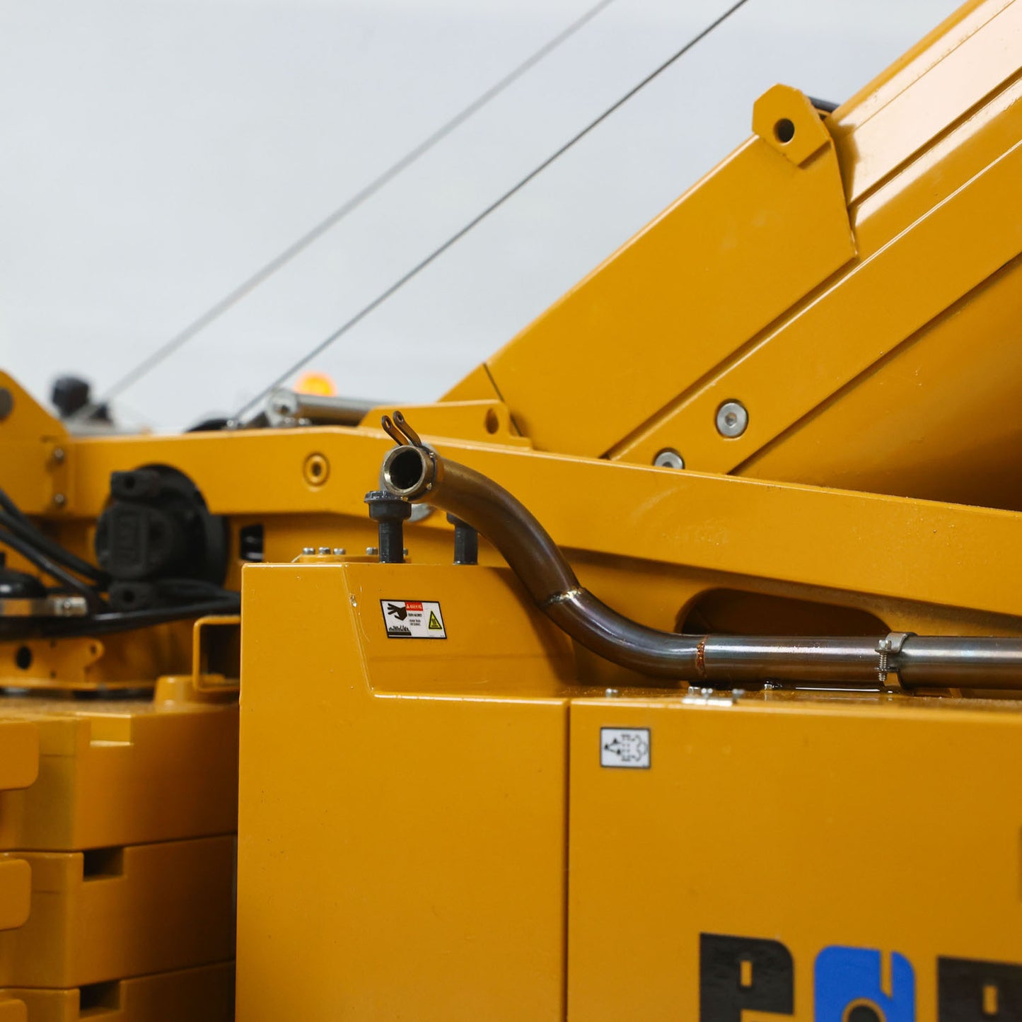 Pre-order Eyewhale New Product 1/14 All Terrain Remote Control Hydraulic Mobile Crane Truck D1220 6Axles Construction Vehicles Radio FlySky PL18EV