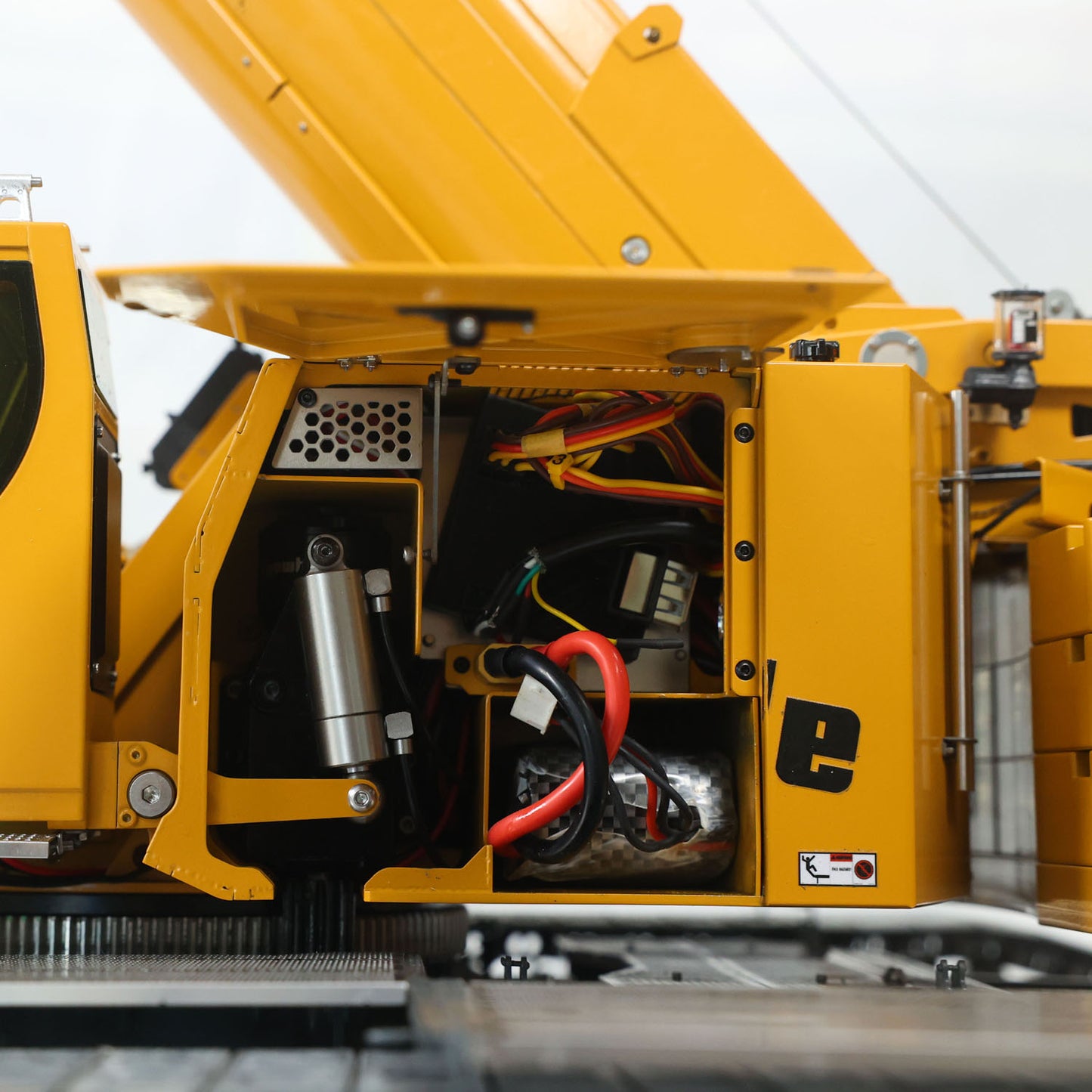 Pre-order Eyewhale New Product 1/14 All Terrain Remote Control Hydraulic Mobile Crane Truck D1220 6Axles Construction Vehicles Radio FlySky PL18EV