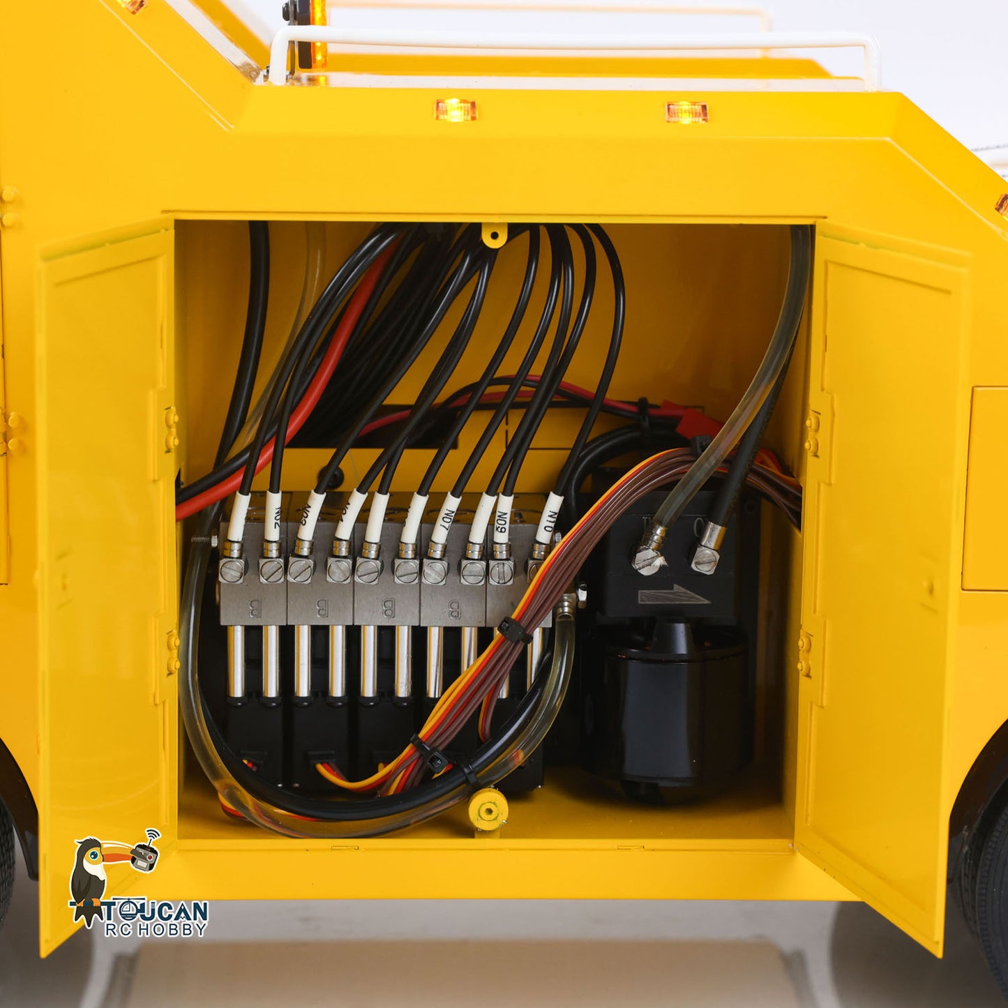 TOUCAN 8X4 Metal 1/14 RC Road Rescue Truck FH16 RTR 2Speed Model Car Flysky Paladin PL18EV Lite Radio Battery Smoke Light Sound