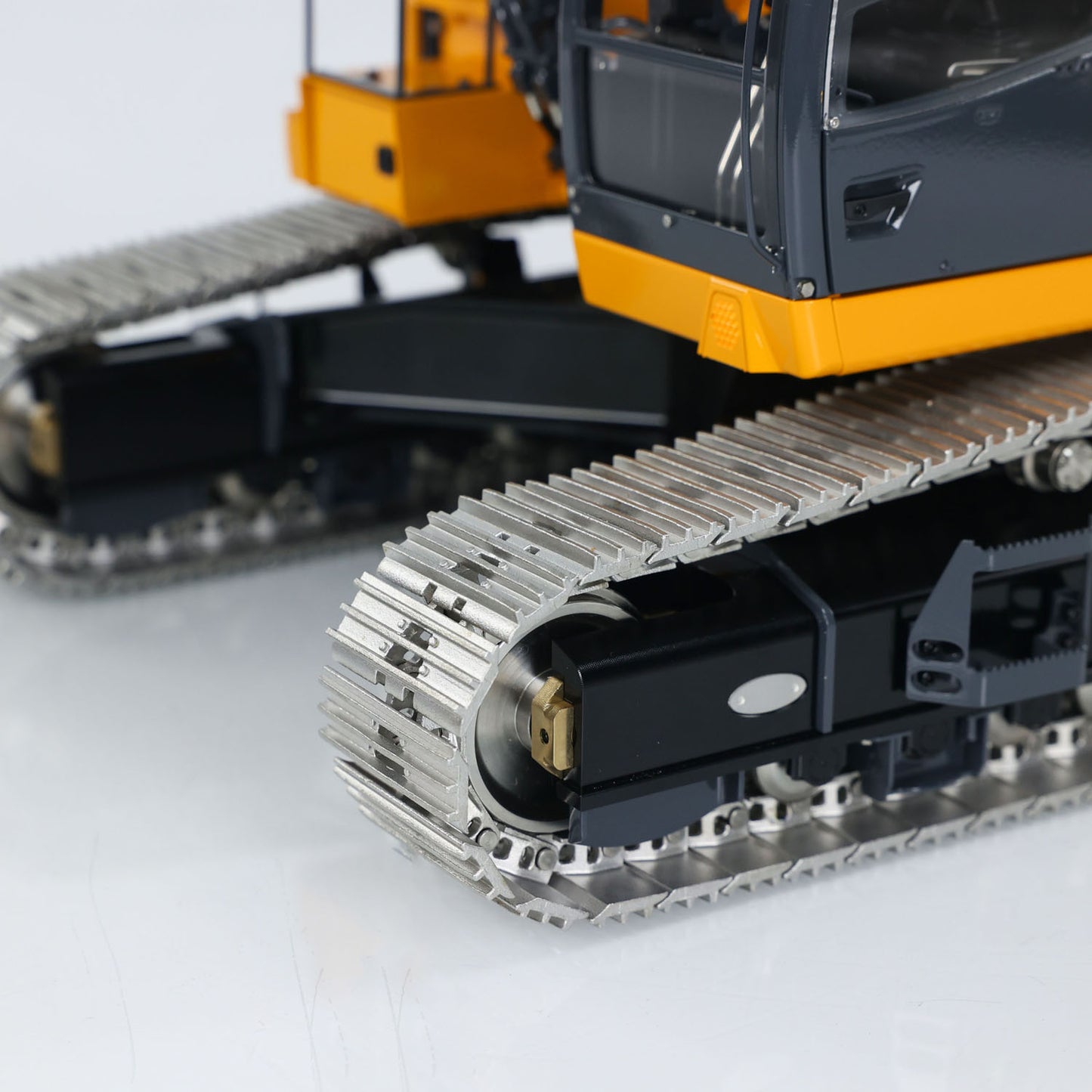 LESU AOUE LR945 3-Arm 1/14 LESU RC Hydraulic Excavator RTR Metal Construction Vehicle Models Radio Control Digger Engineering Machine FlySky PL18EV