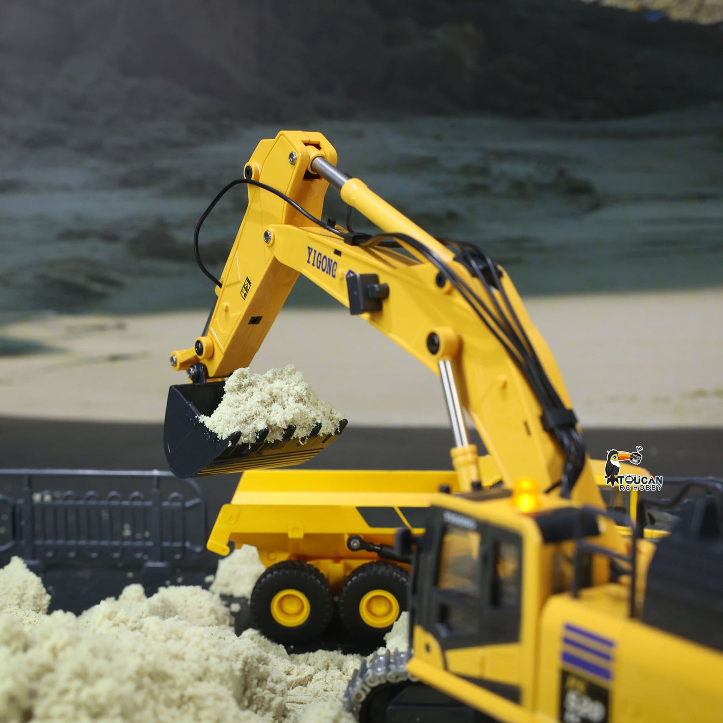 1/50 RC Digger PC520 Electric Version Radio Control Excavator Engineering Vehicle Metal Tracks Lights Sound Small Toy Collection