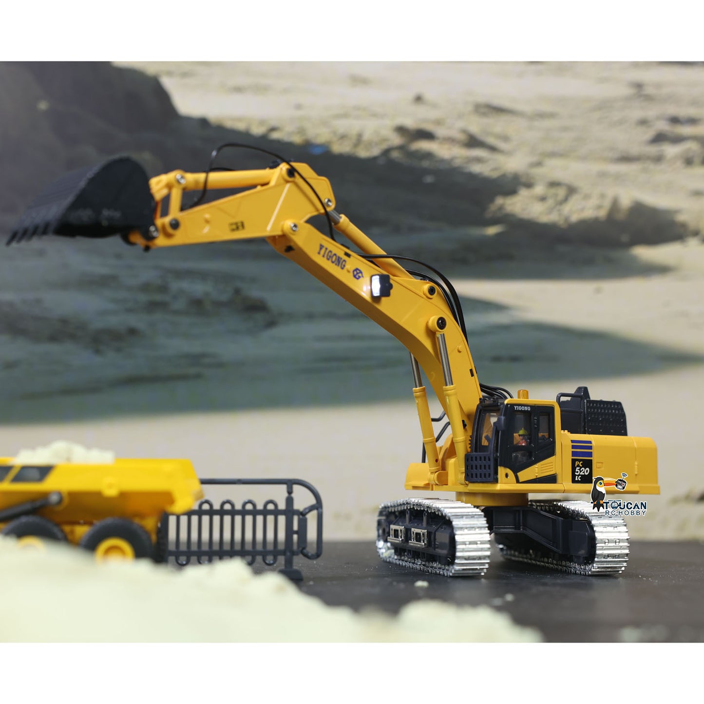 1/50 RC Digger PC520 Electric Version Radio Control Excavator Engineering Vehicle Metal Tracks Lights Sound Small Toy Collection