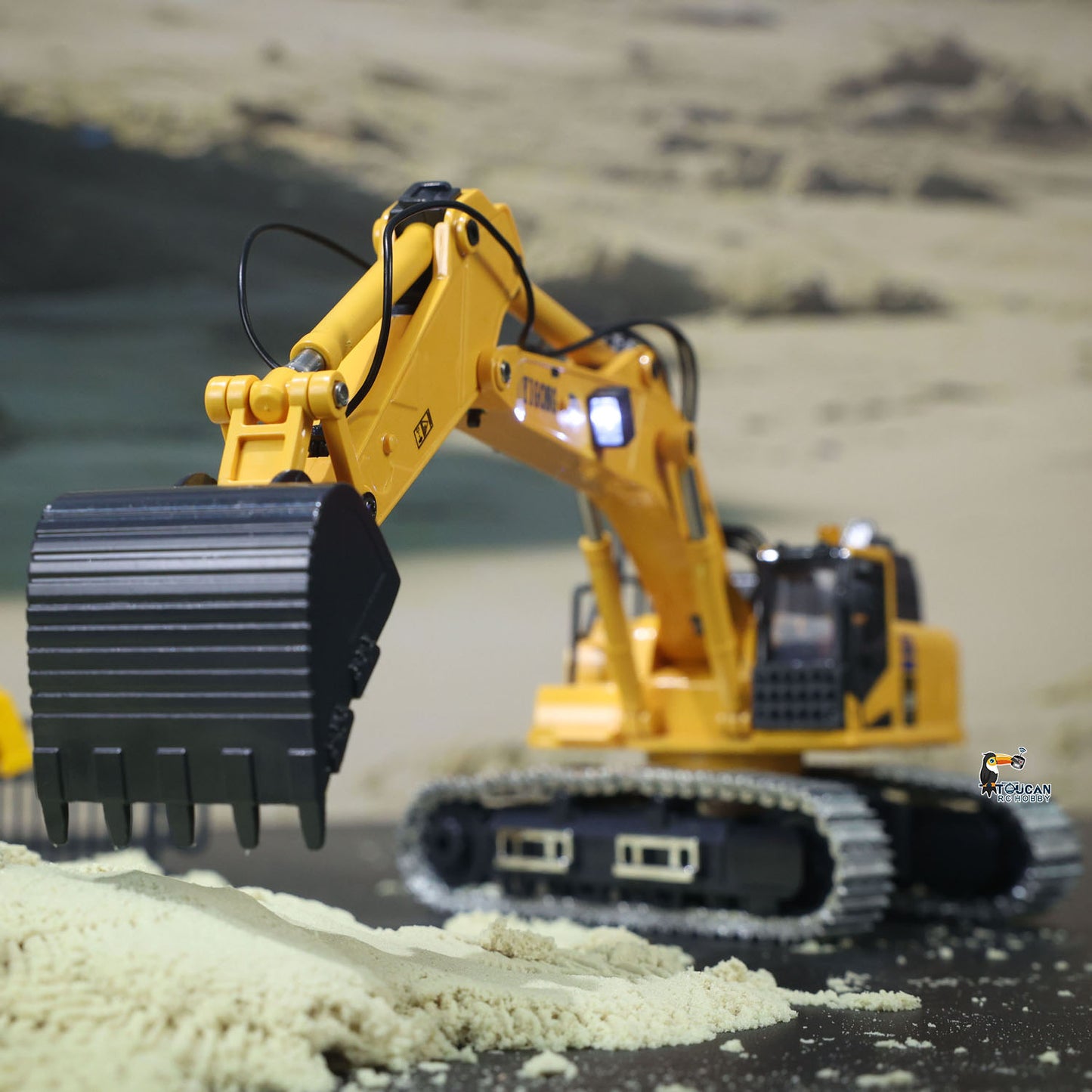 1/50 RC Digger PC520 Electric Version Radio Control Excavator Engineering Vehicle Metal Tracks Lights Sound Small Toy Collection