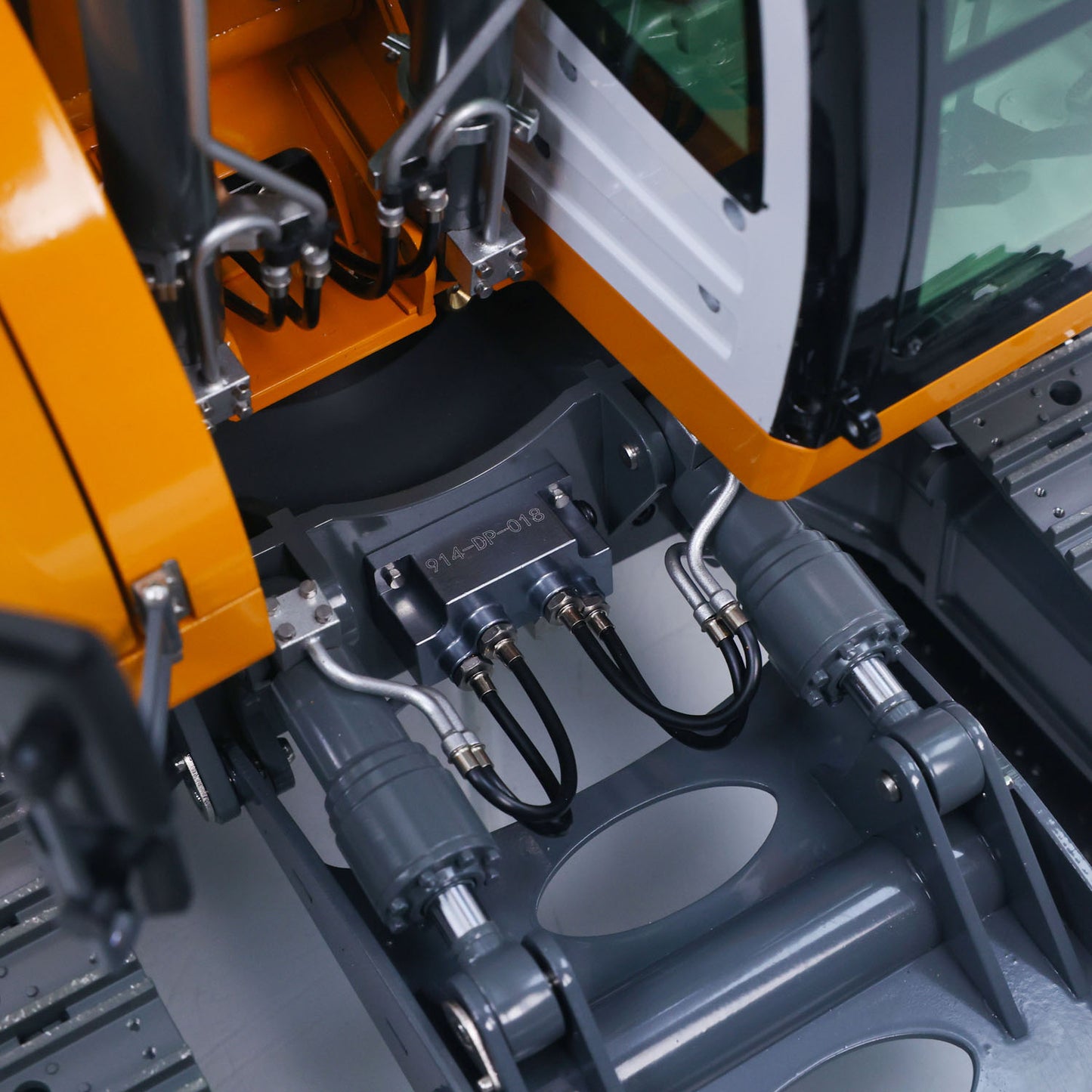 LR914 PRO MAX Metal 1/14 RTR RC Hydraulic Excavator Remote Control Digger Construction Car 8ways Valve PL18EV LITE Radio Battery Engineering Vehicle