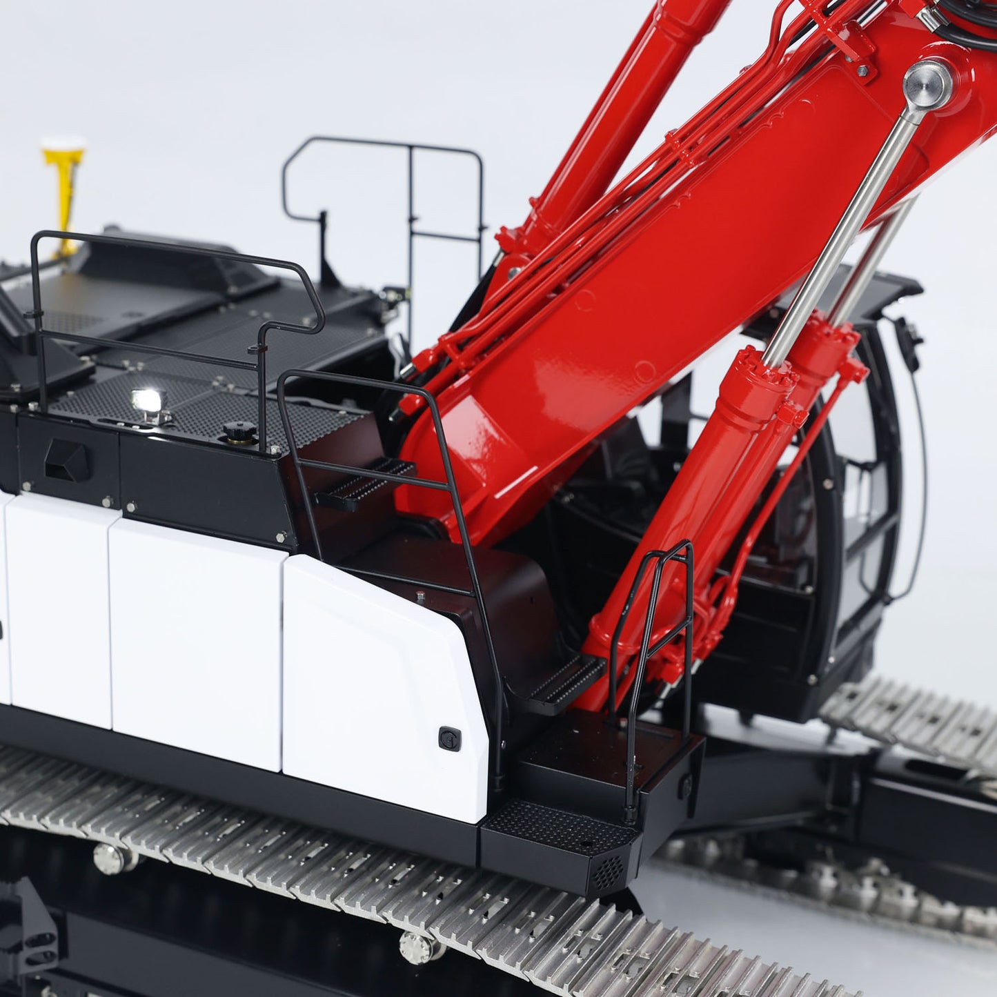 LESU AOUE LR945 3-Arm 1/14 LESU RC Hydraulic Excavator RTR Metal Construction Vehicle Models Radio Control Digger Engineering Machine FlySky PL18EV