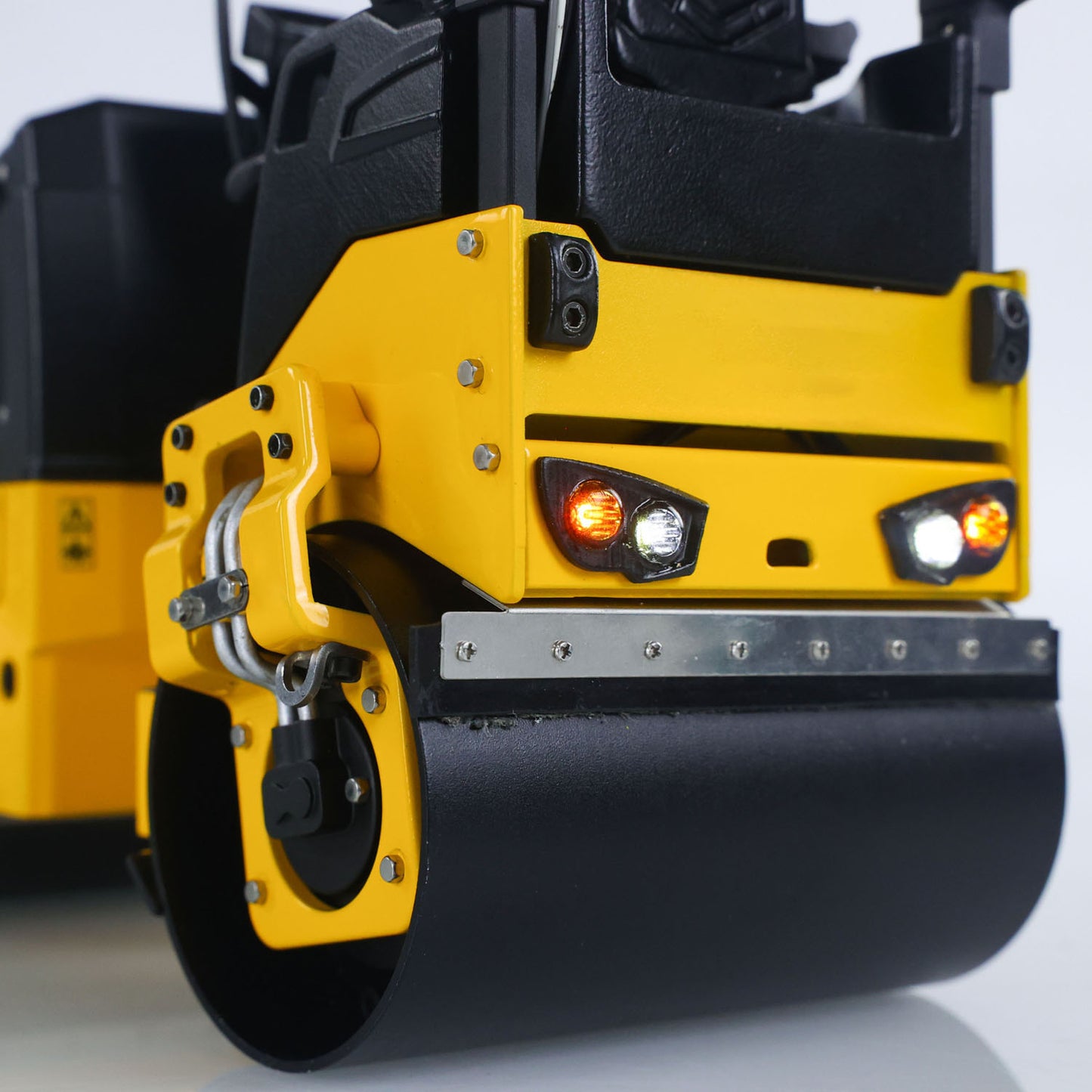 Fast Shipping 1/14 Metal RC Electric Road Roller BOM BW120AD RTR Remote Control Construction Vehicle Model Flysky ST8 Radio Battery Light System