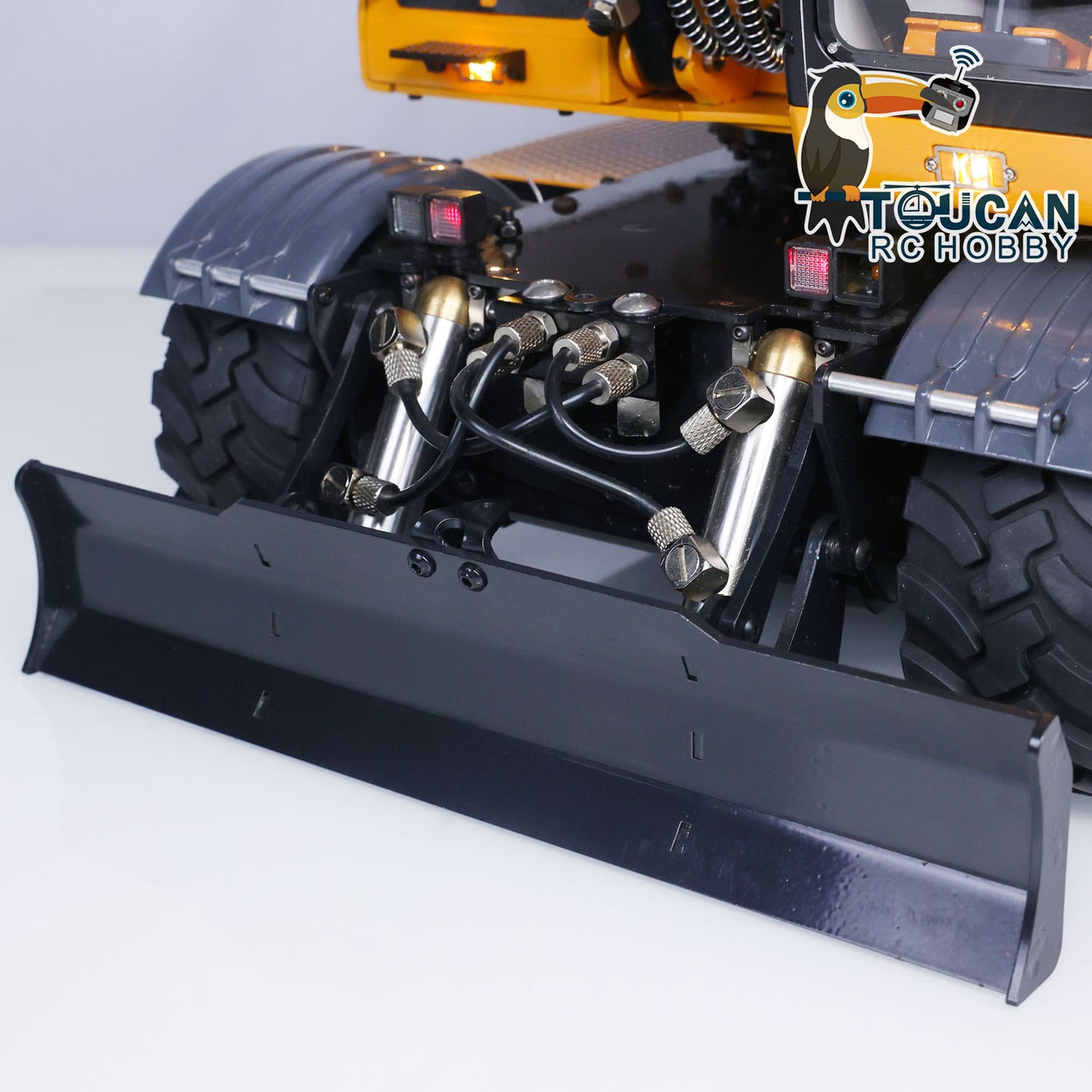 1/14 946 RC Hydraulic Excavator Radio Controlled Diggers Clamshell Bucket DIY PL18EV Sound System ESC Servo Motor