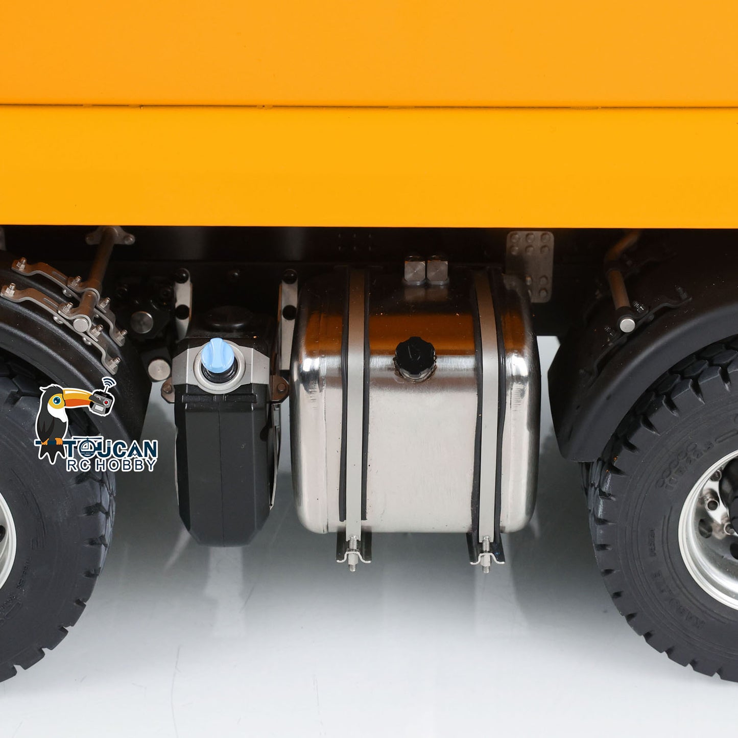 Kabolite 1/14 K3366 RC Hydraulic Tipper Car 8X8 Radio Control Dumper Truck Model with Light Sound System 2-Speed Transmission