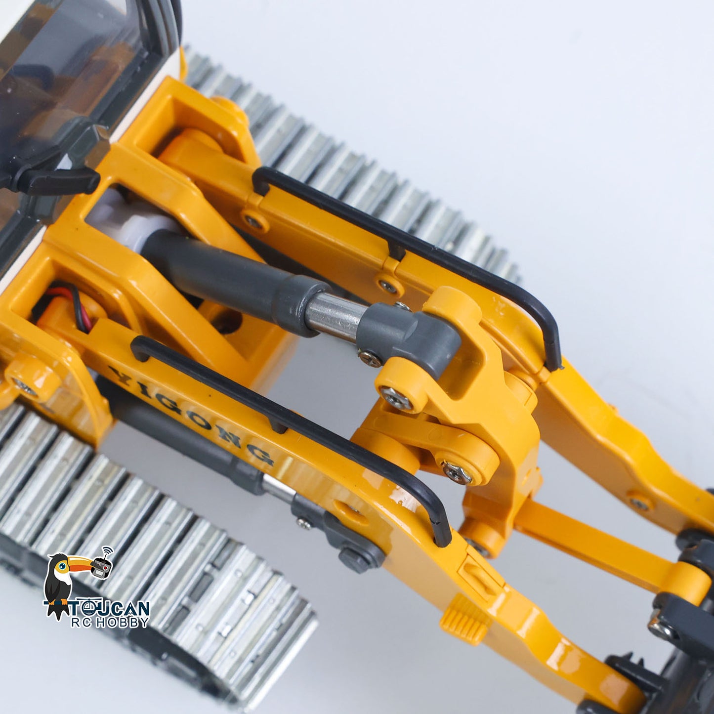 US STOCK 1:50 RC Electric Lifting Tracked Loader LR636 2.4G Construction Vehicle Metal Bucket Tracks Ripper RTR Model Light Sound Battery