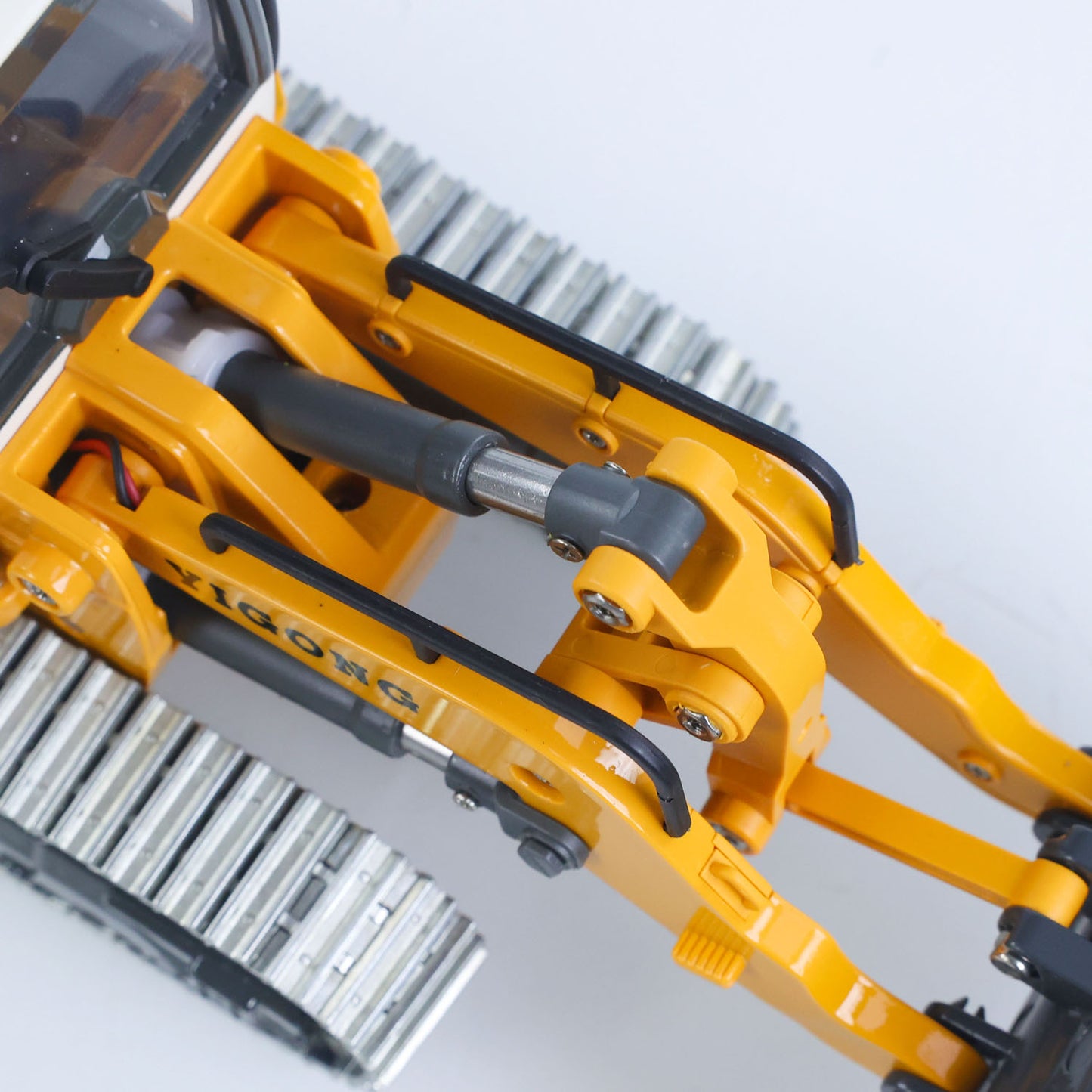Fast Shipping 1:50 RC Electric Lifting Tracked Loader LR636 2.4G Construction Vehicle Metal Bucket Tracks Ripper RTR Model Light Sound Battery