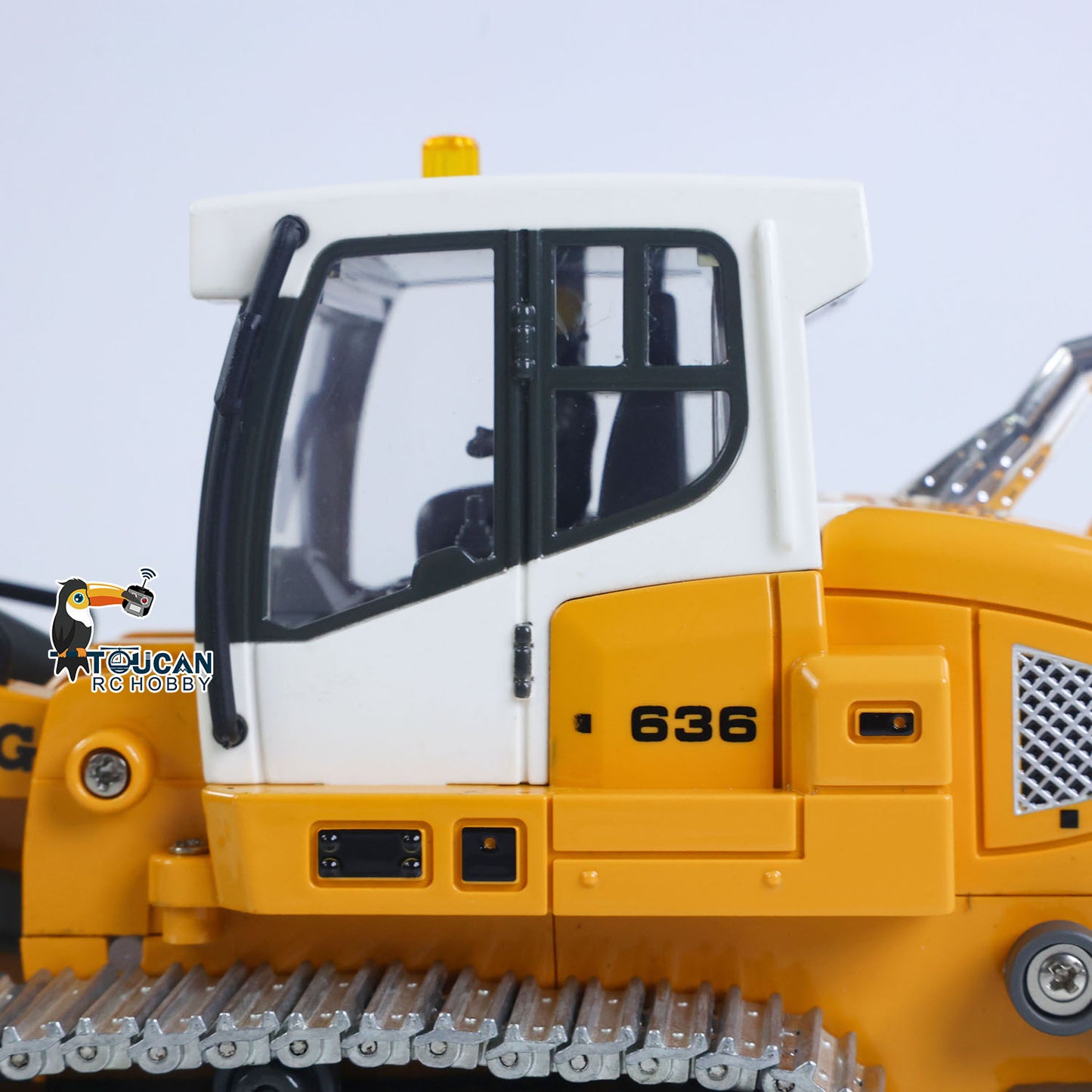US STOCK 1:50 RC Electric Lifting Tracked Loader LR636 2.4G Construction Vehicle Metal Bucket Tracks Ripper RTR Model Light Sound Battery